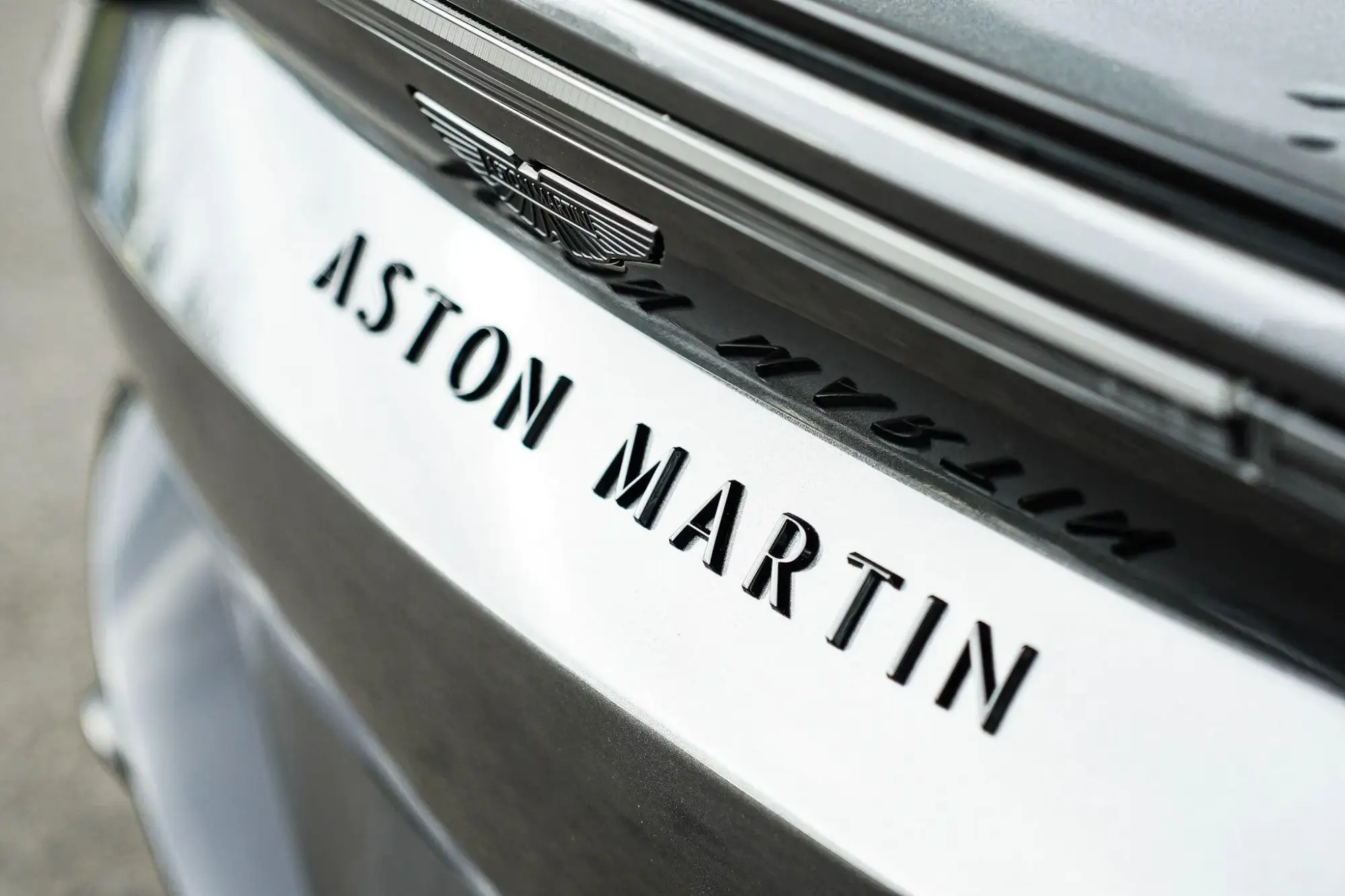 Aston Martin Vantage Image 25