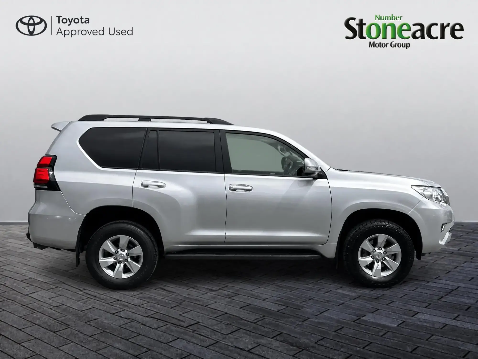 Toyota Land Cruiser Image 2