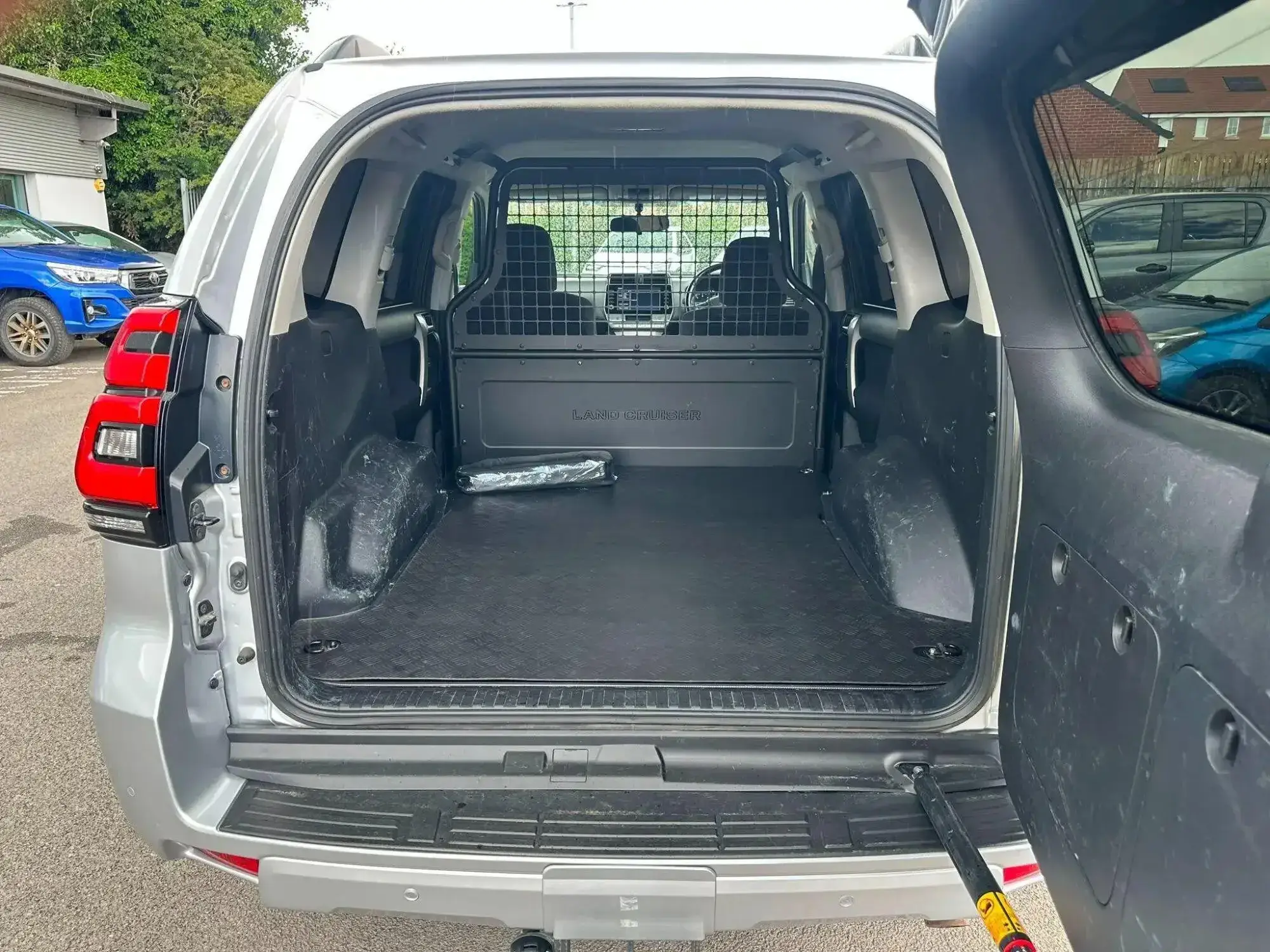 Toyota Land Cruiser Image 10