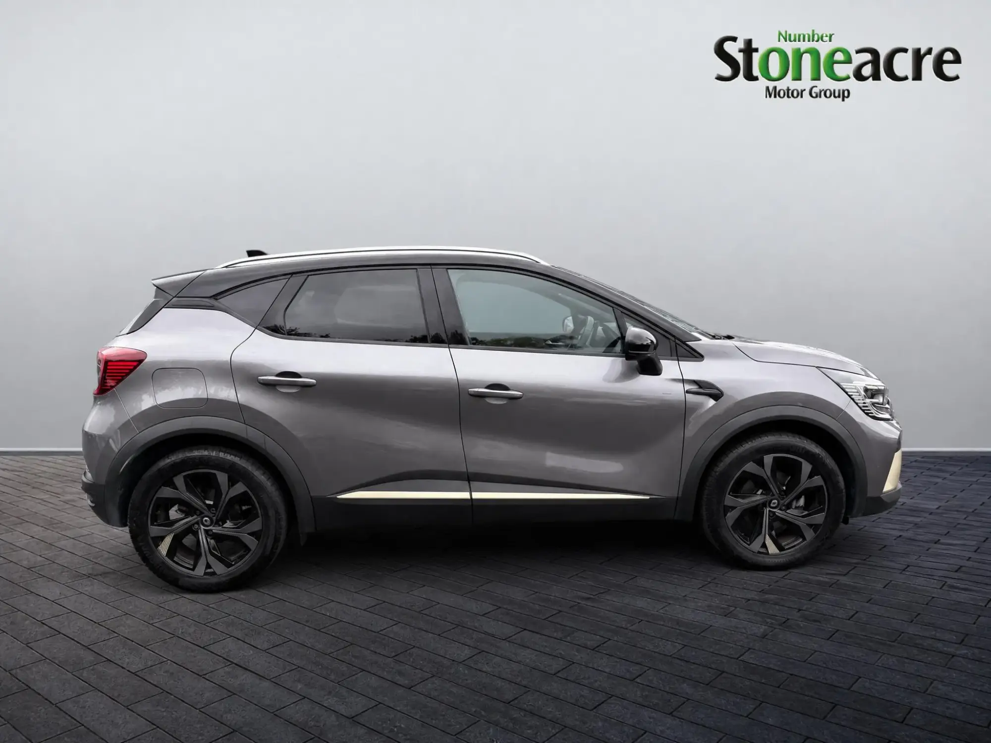 Renault Captur E-Tech 1.6 E-TECH E-Tech engineered Auto Euro 6 (s/s) 5dr YH74BSY Image 2 Renault Captur E-Tech 1.6 E-TECH E-Tech engineered Auto Euro 6 (s/s) 5dr YH74BSY Image 2