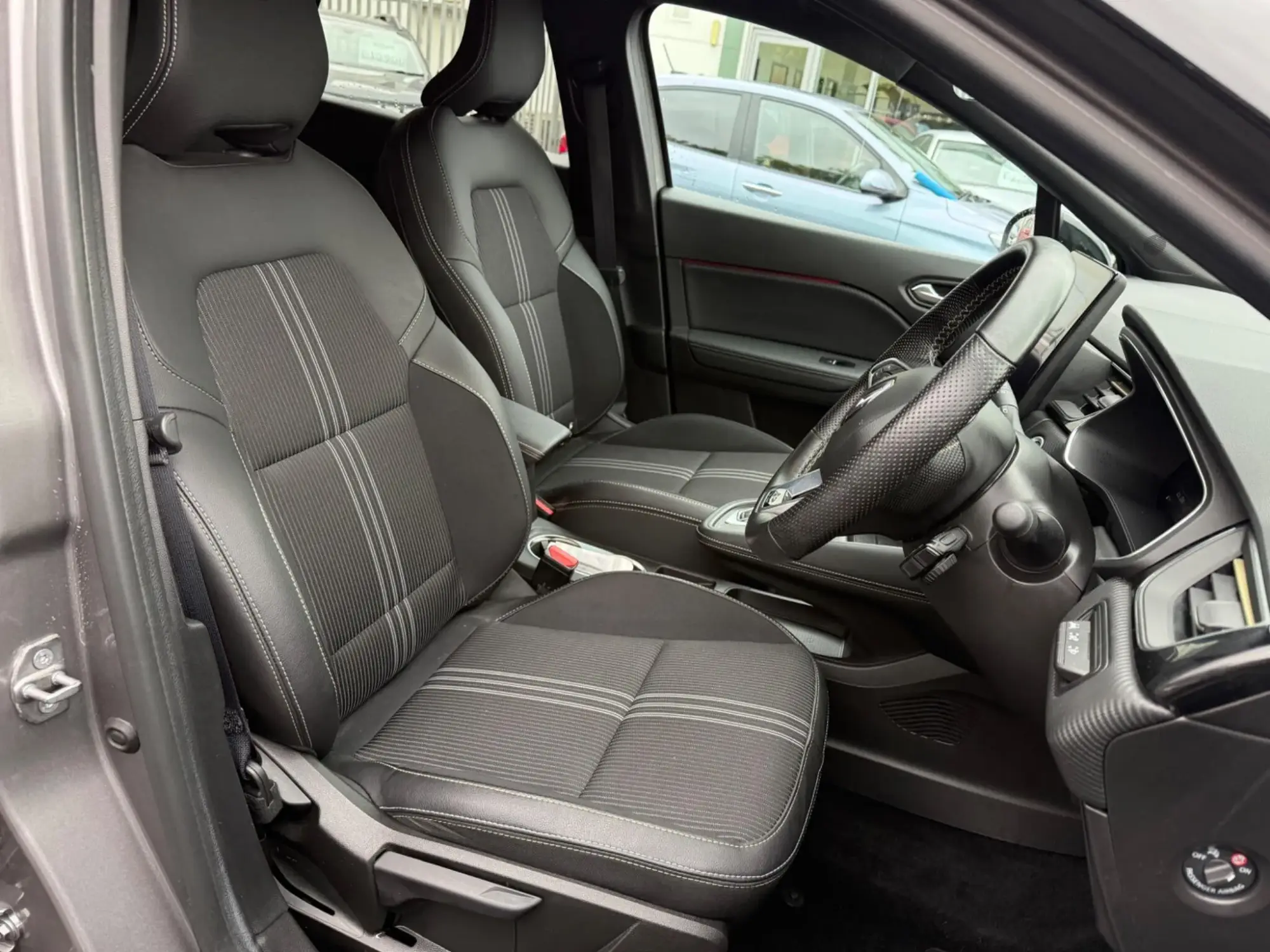 Renault Captur E-Tech Image 15