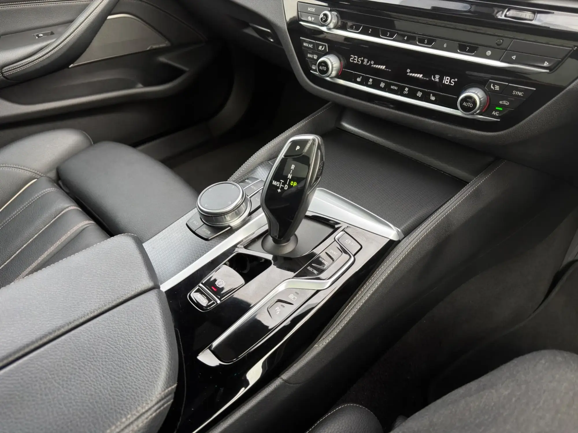 BMW 5 Series Image 8 BMW 5 Series Image 8