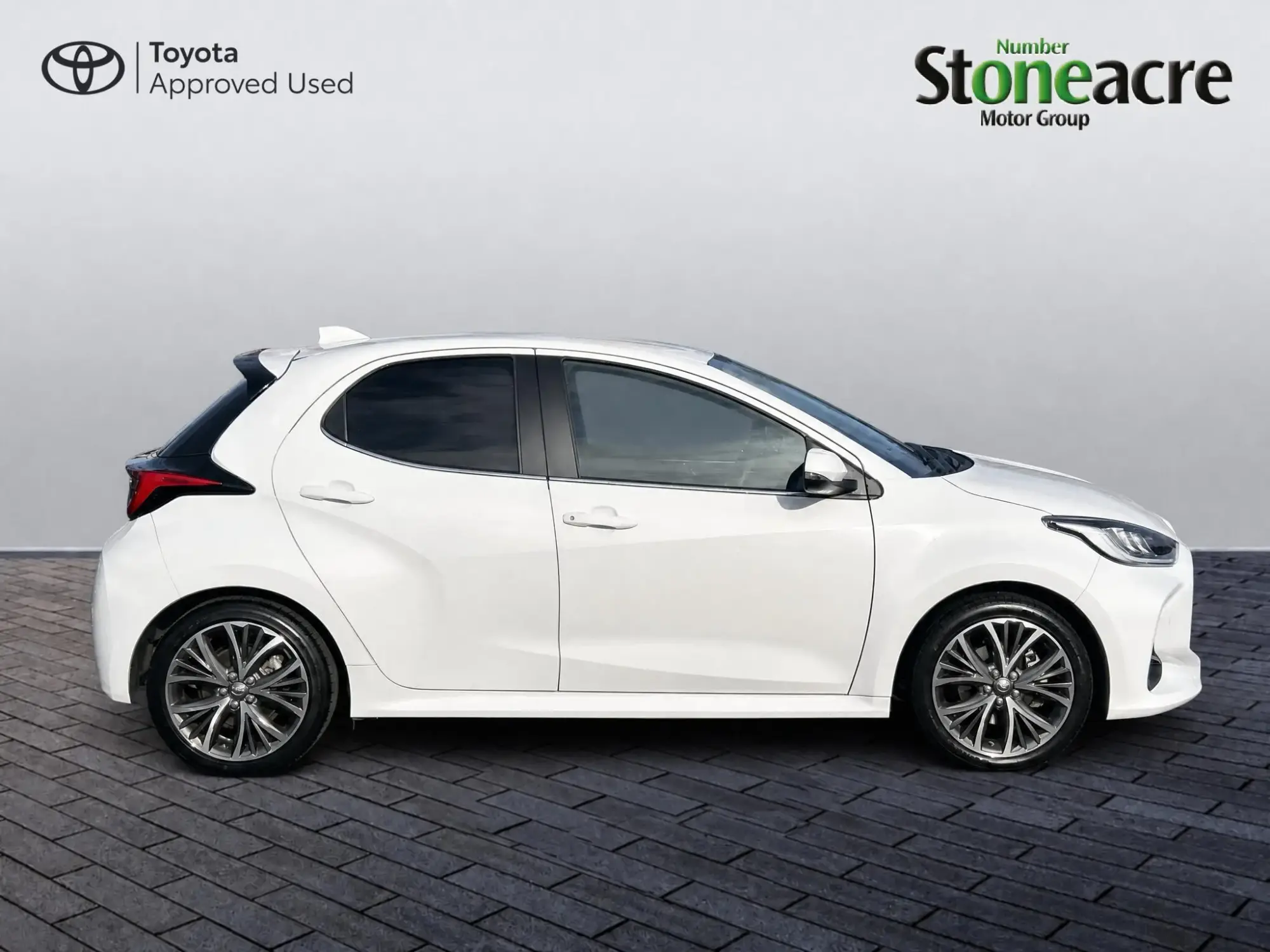 Toyota Yaris Hybrid 1.5 Hybrid Excel 5dr CVT FY73XOD Image 2 Toyota Yaris Hybrid 1.5 Hybrid Excel 5dr CVT FY73XOD Image 2