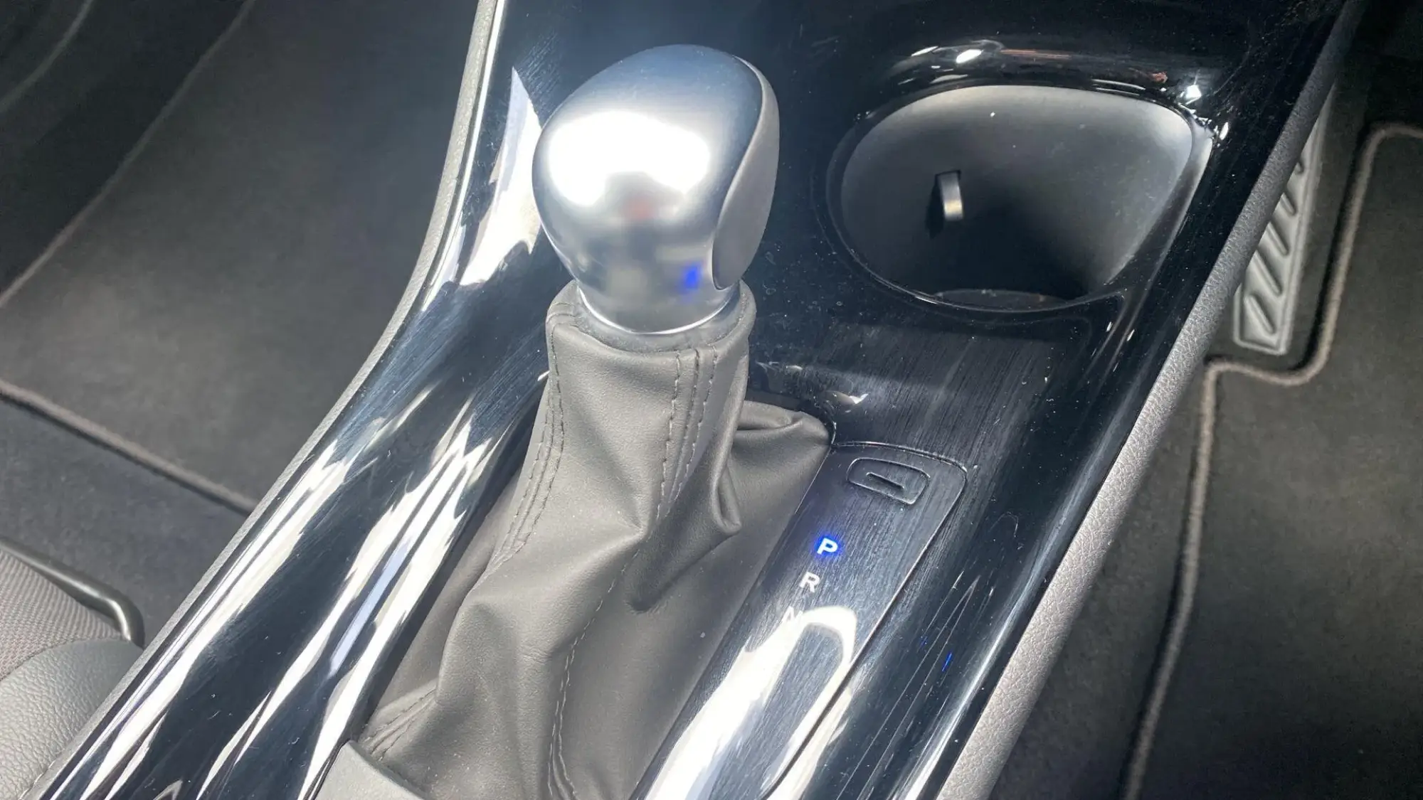 Toyota C-HR Hybrid Image 26
