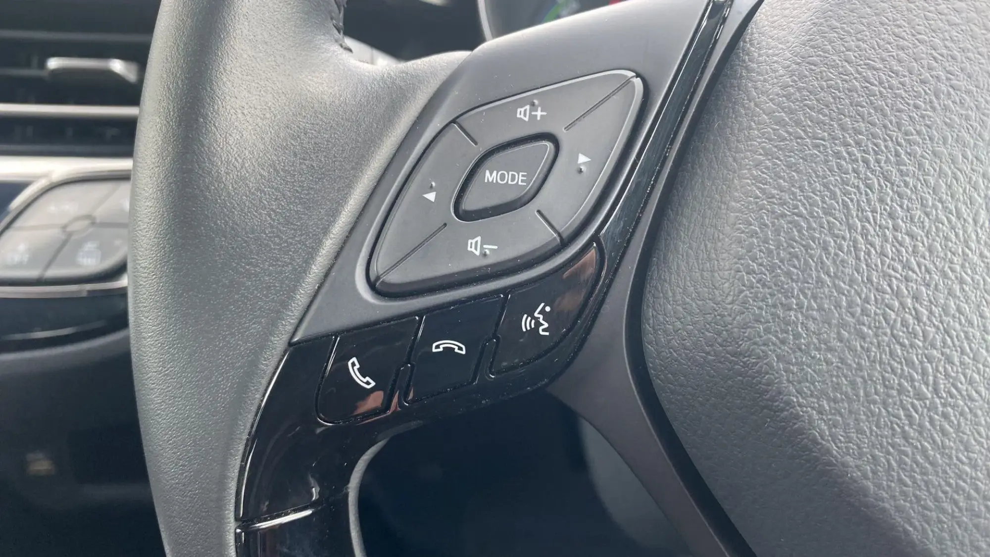Toyota C-HR Hybrid Image 27