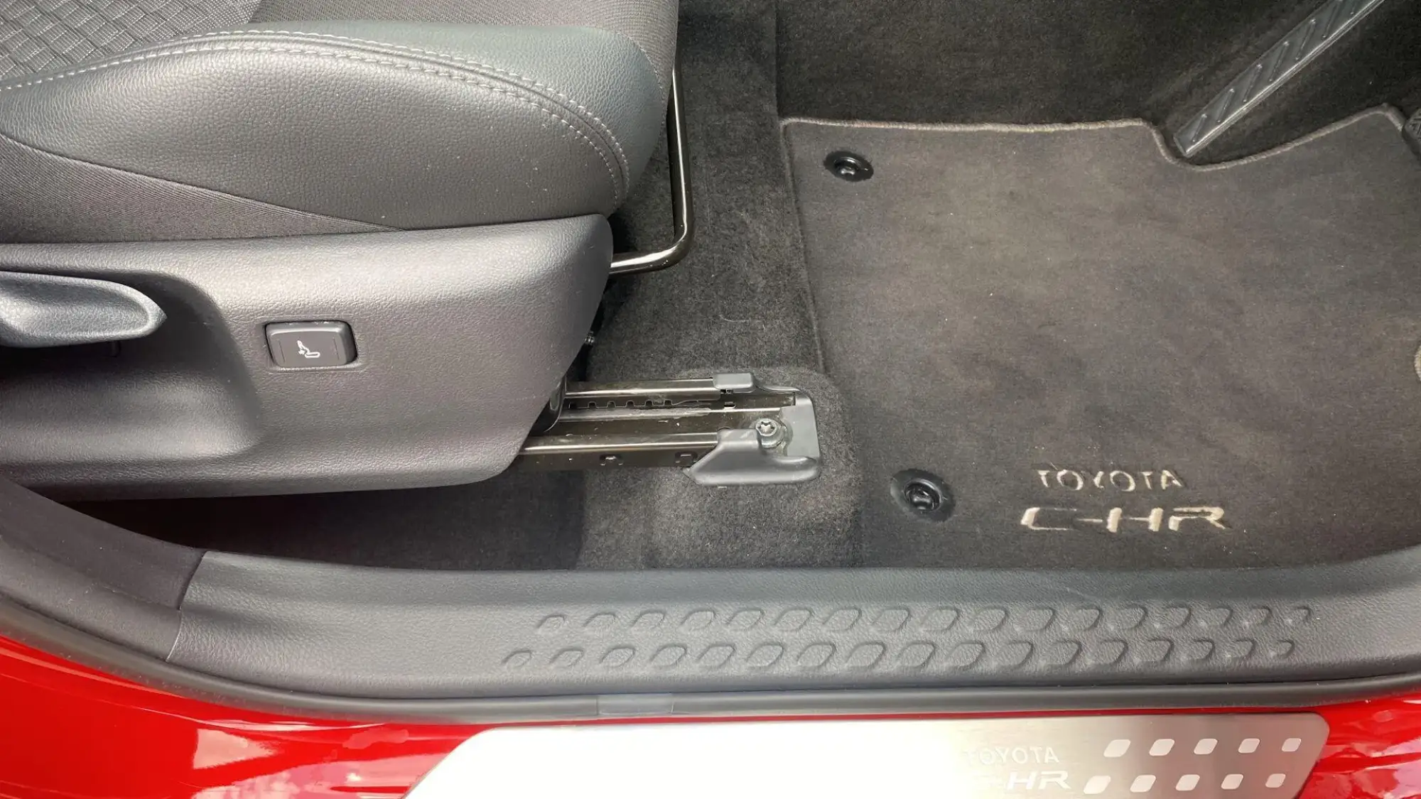 Toyota C-HR Hybrid Image 31