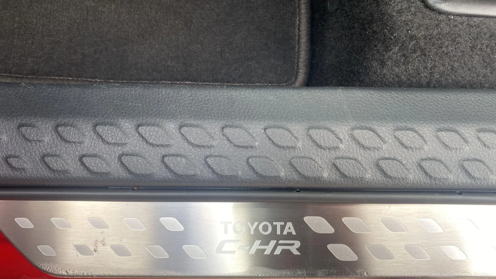 Toyota C-HR Hybrid Image 33