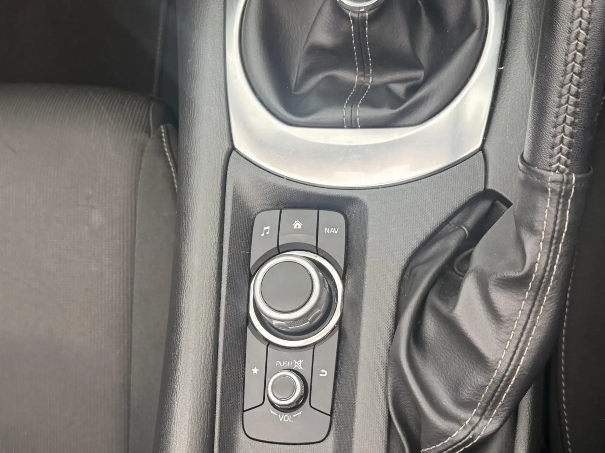 Mazda MX-5 Image 21