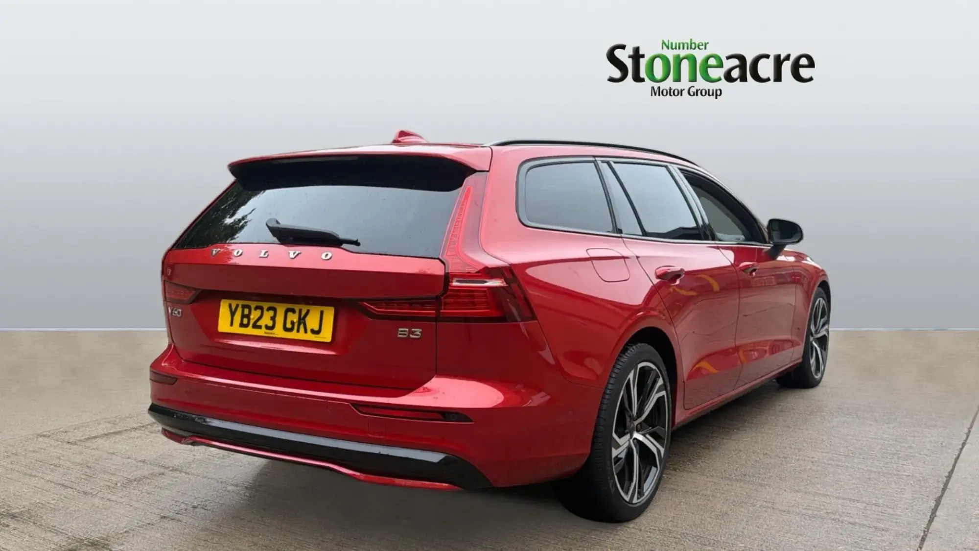 Volvo V60 2.0 B3 MHEV Plus DCT Auto Euro 6 (s/s) 5dr YB23GKJ Image 2