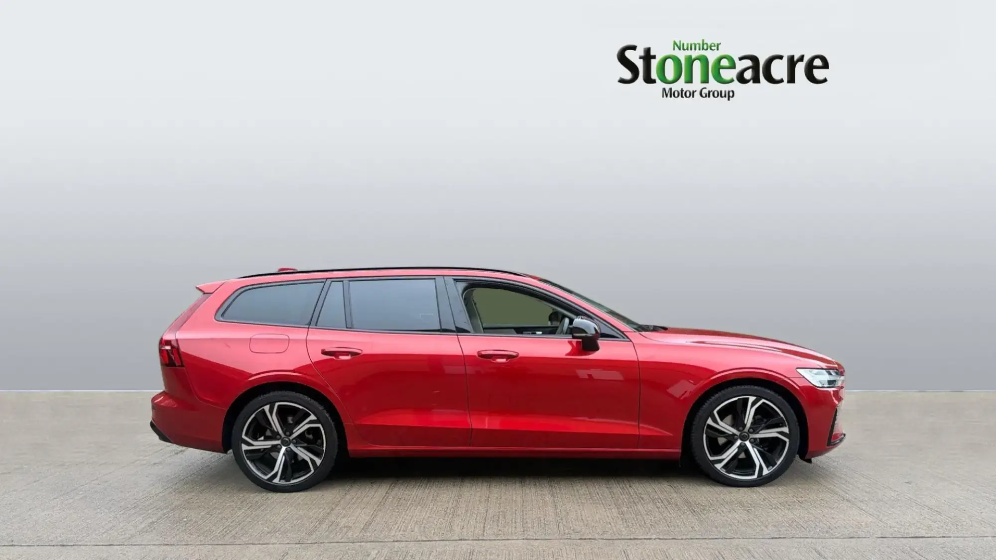 Volvo V60 2.0 B3 MHEV Plus DCT Auto Euro 6 (s/s) 5dr YB23GKJ Image 3
