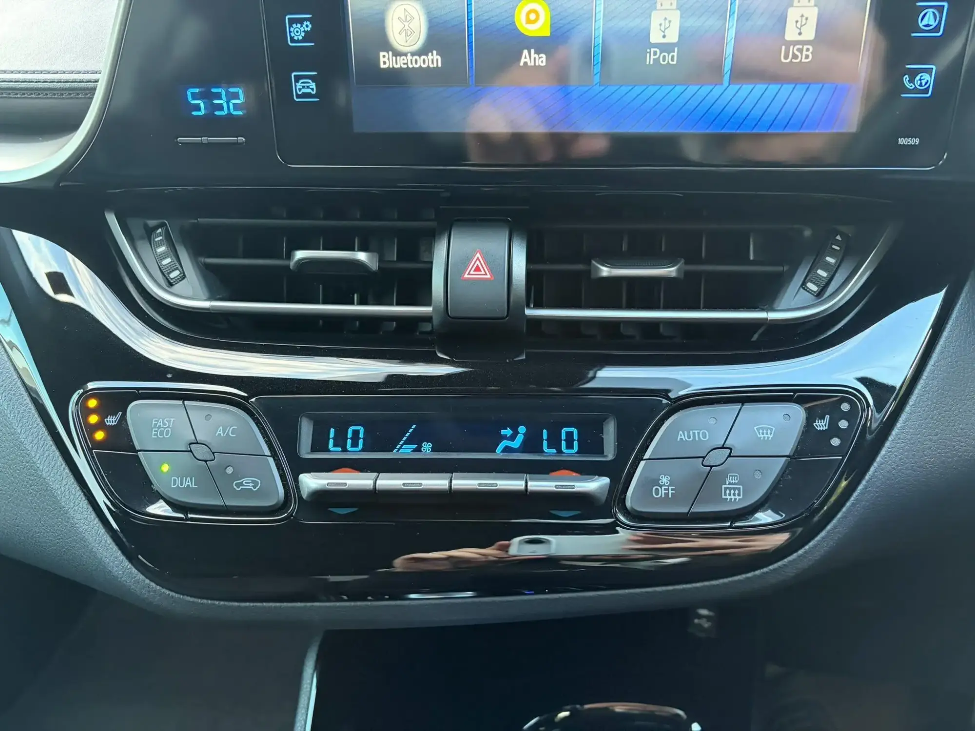 Toyota C-HR Hybrid Image 17 Toyota C-HR Hybrid Image 17