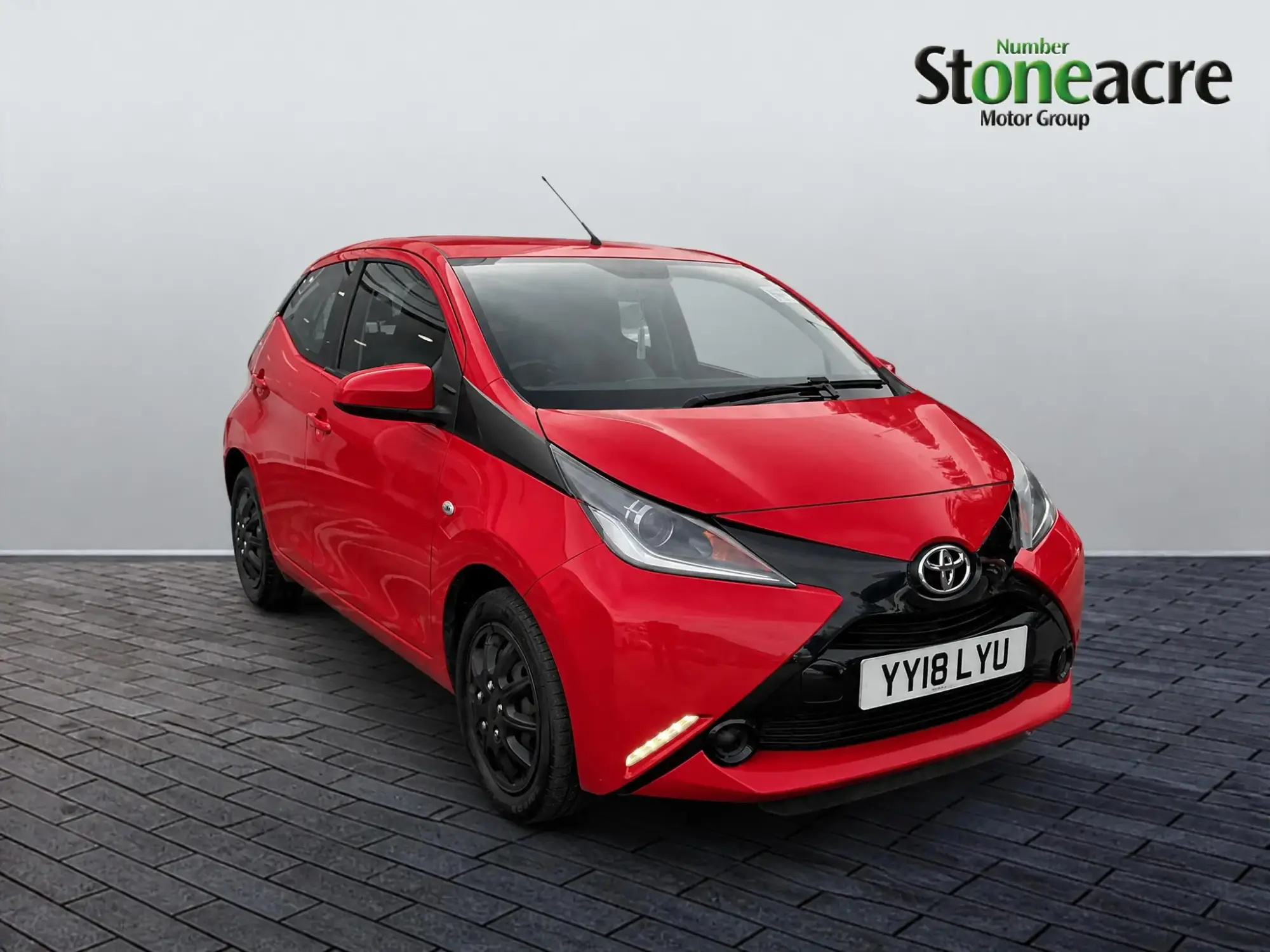 Toyota Aygo 1.0 VVT-i X-Play 5dr YY18LYU Image 1 Toyota Aygo 1.0 VVT-i X-Play 5dr YY18LYU Image 1