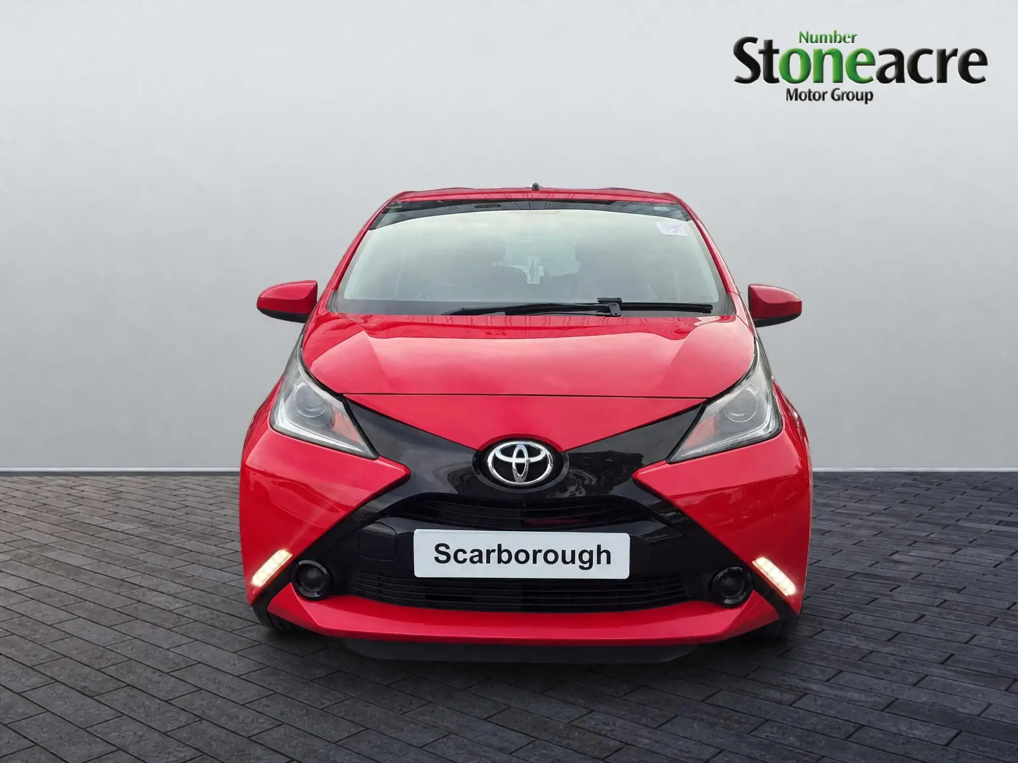 Toyota Aygo 1.0 VVT-i X-Play 5dr YY18LYU Image 2 Toyota Aygo 1.0 VVT-i X-Play 5dr YY18LYU Image 2