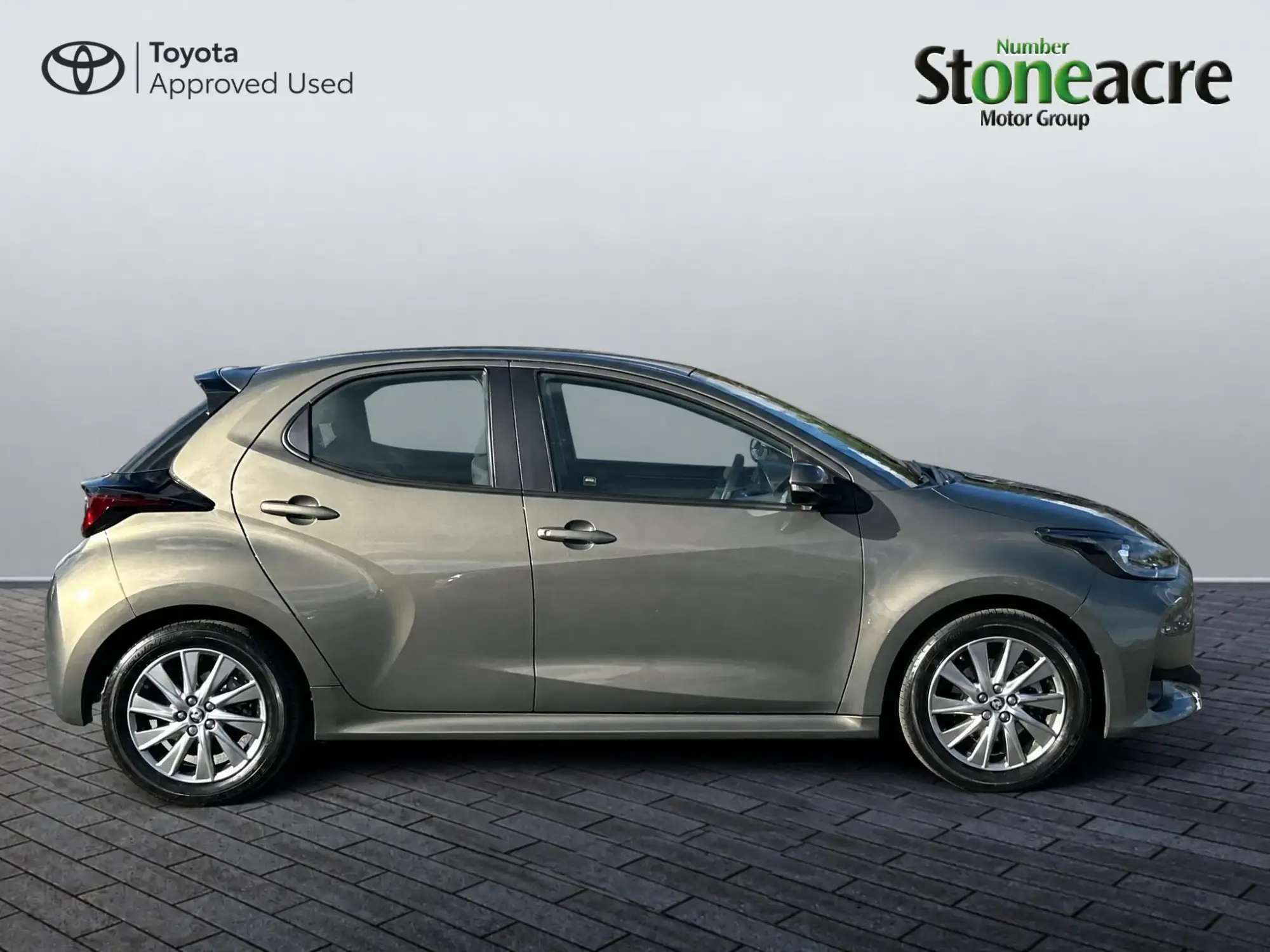 Toyota Yaris Hybrid 1.5 Hybrid Icon 5dr CVT RJ23XVS Image 2