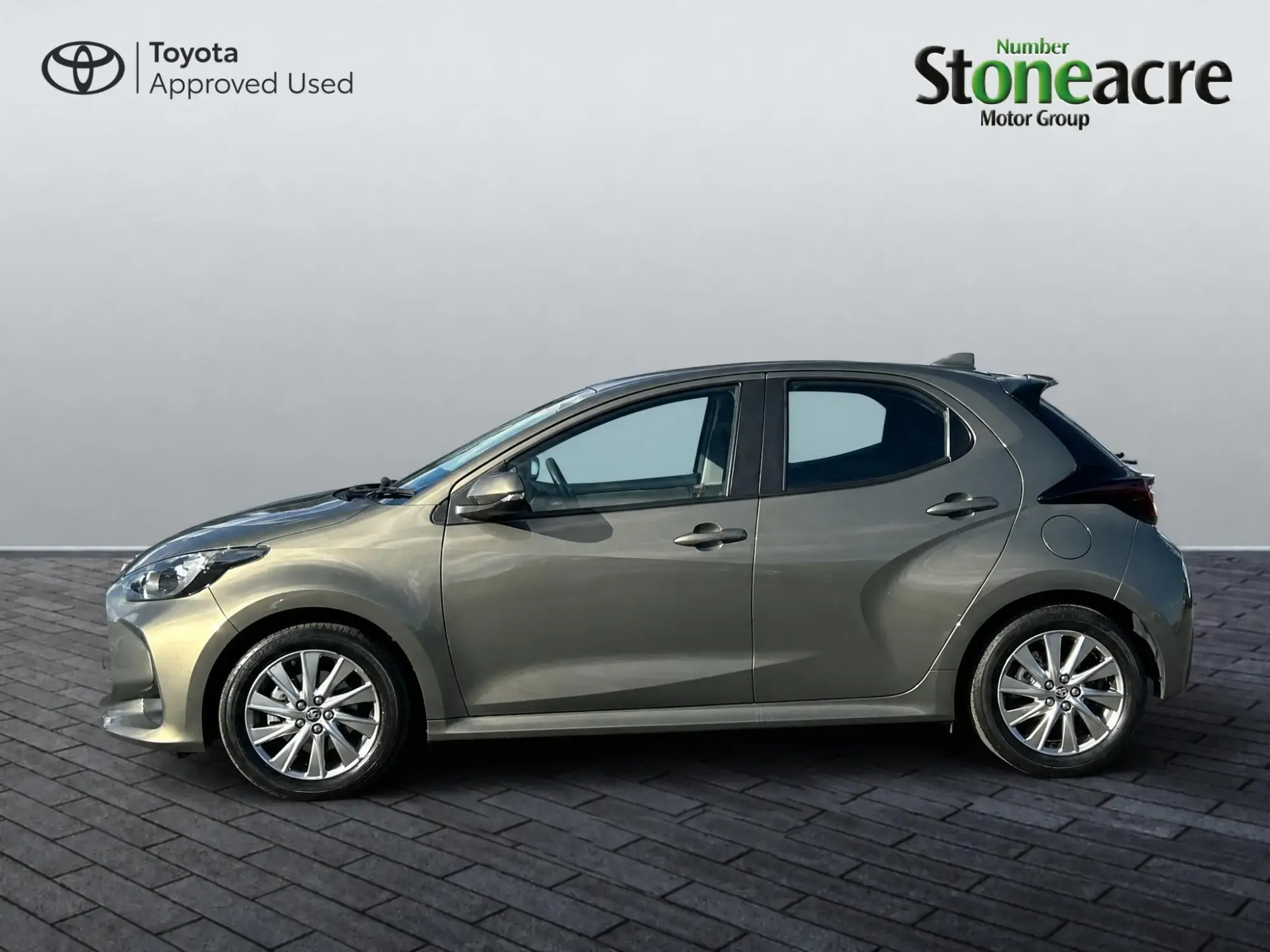 Toyota Yaris Hybrid Image 6