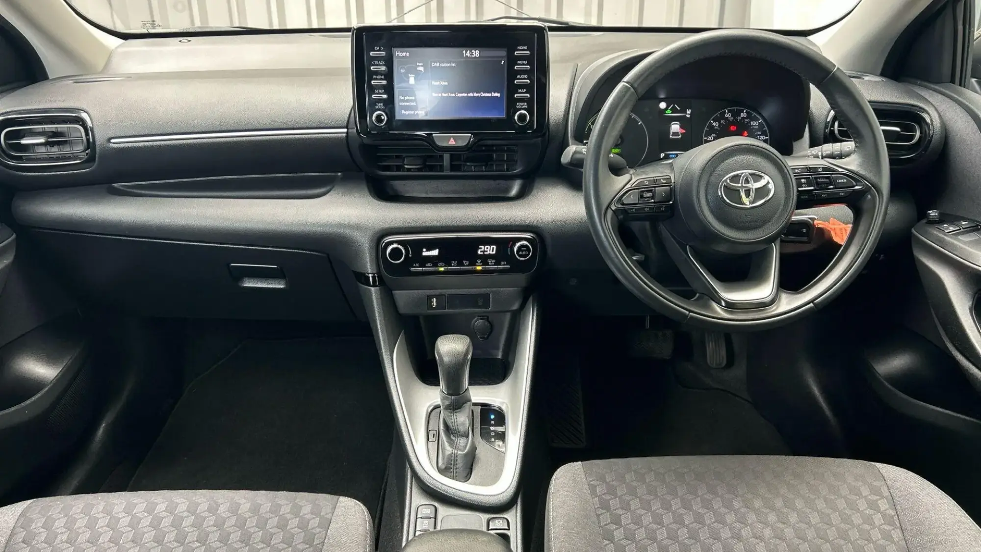 Toyota Yaris Hybrid Image 9
