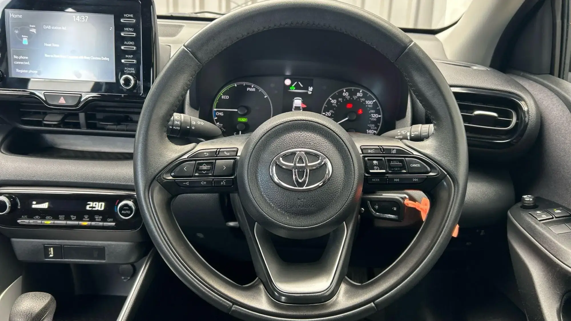 Toyota Yaris Hybrid Image 12