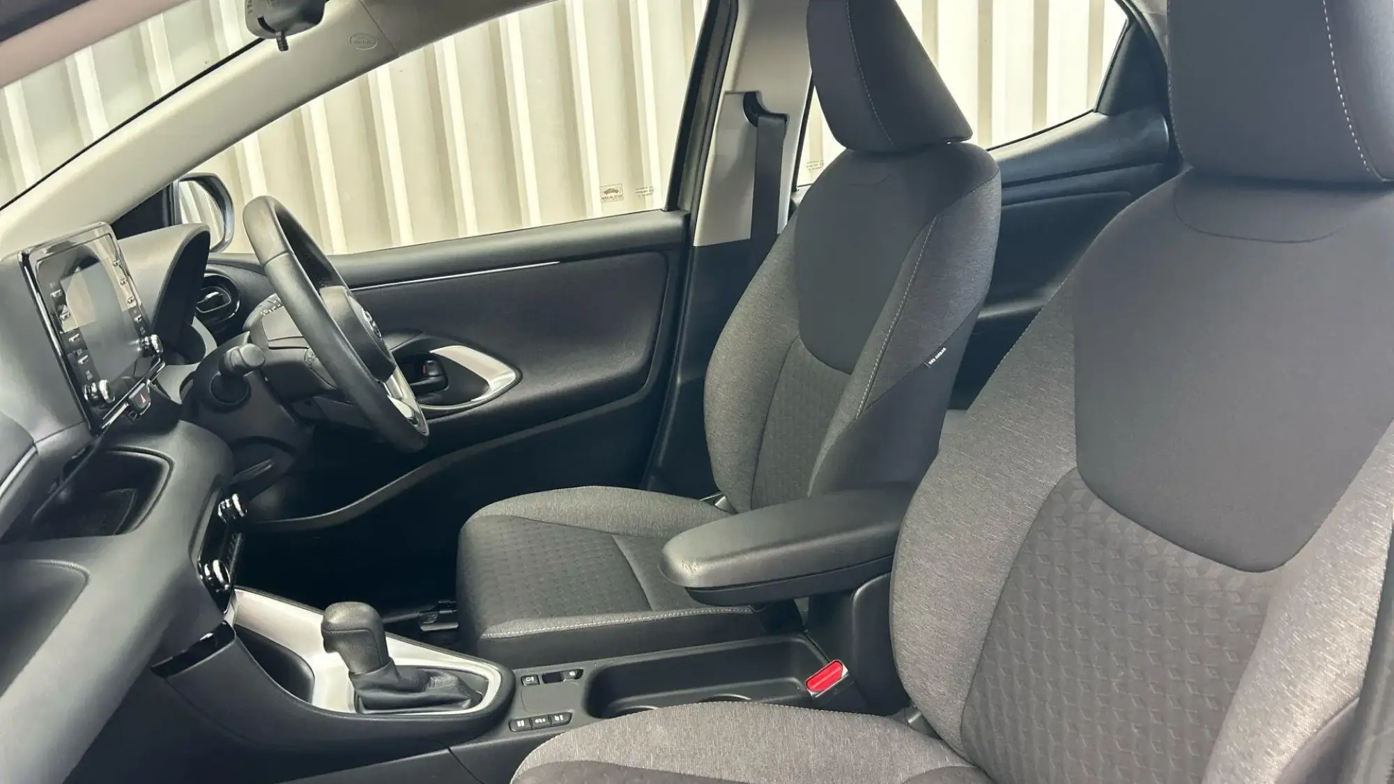 Toyota Yaris Hybrid Image 14