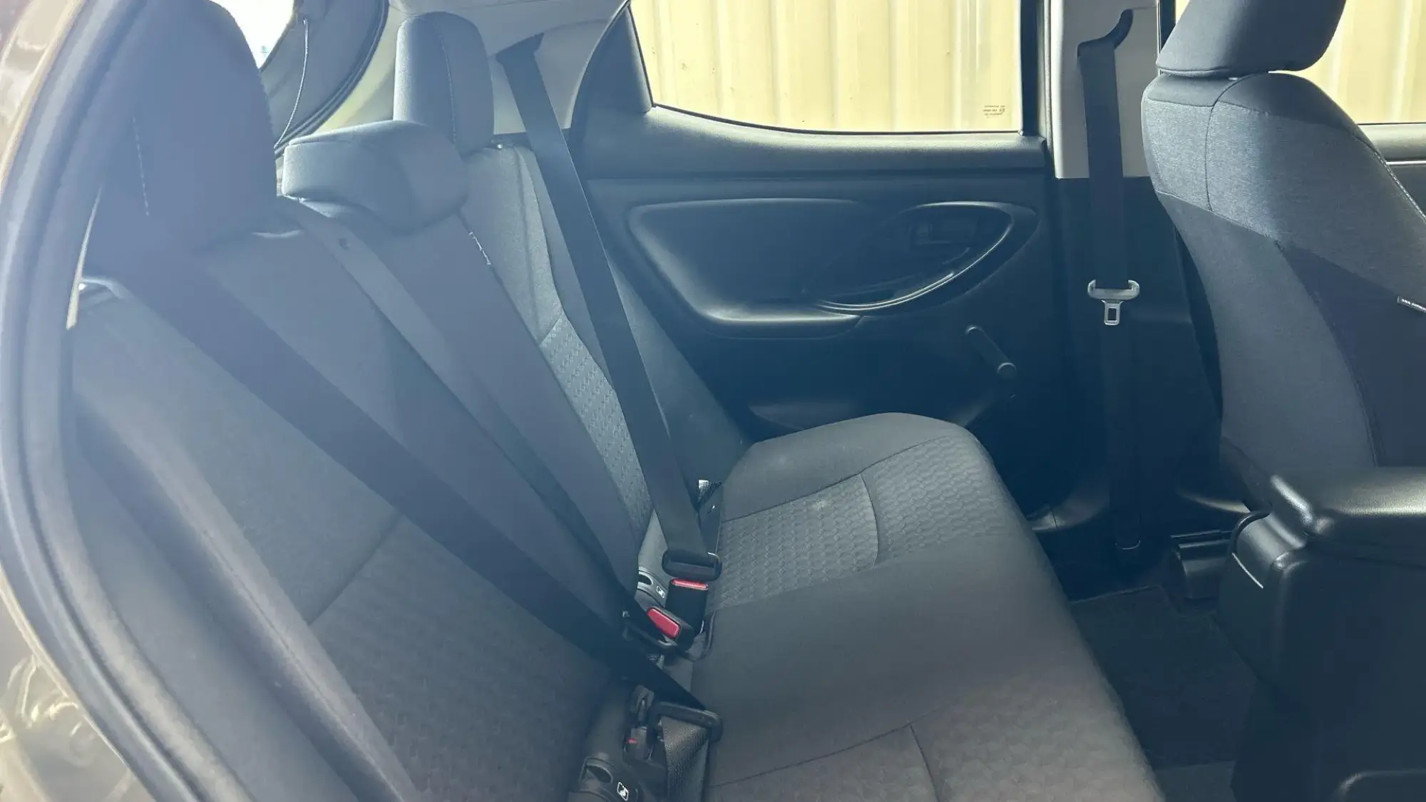 Toyota Yaris Hybrid Image 16