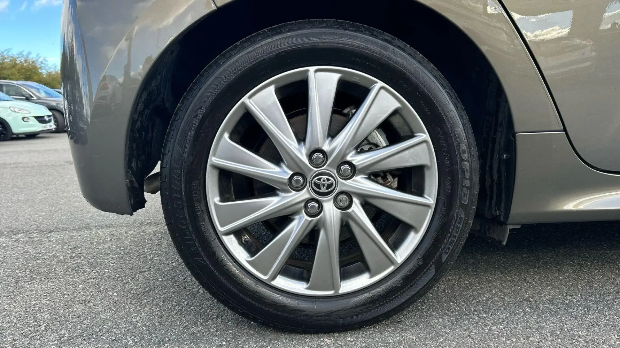 Toyota Yaris Hybrid Image 19