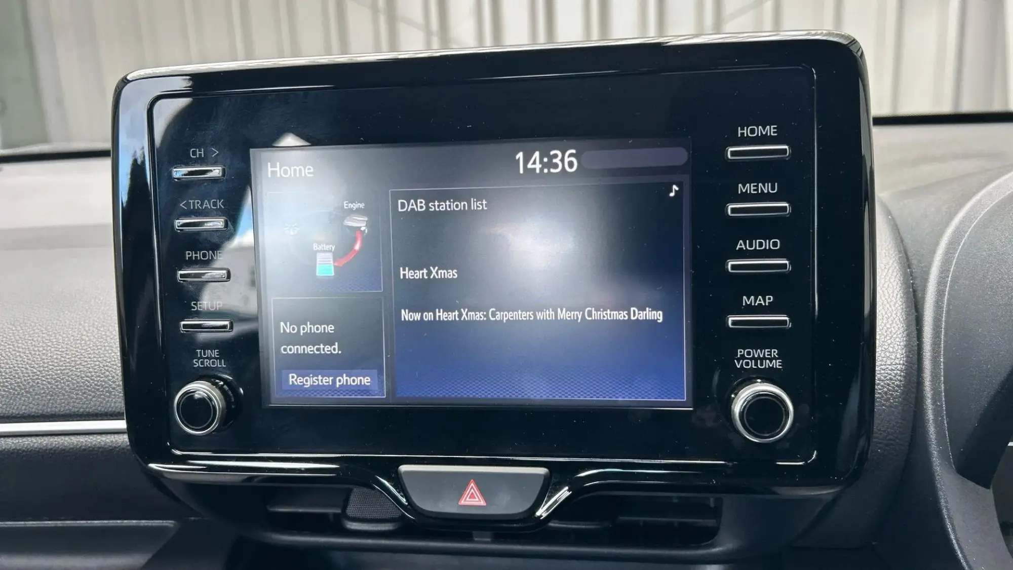 Toyota Yaris Hybrid Image 24