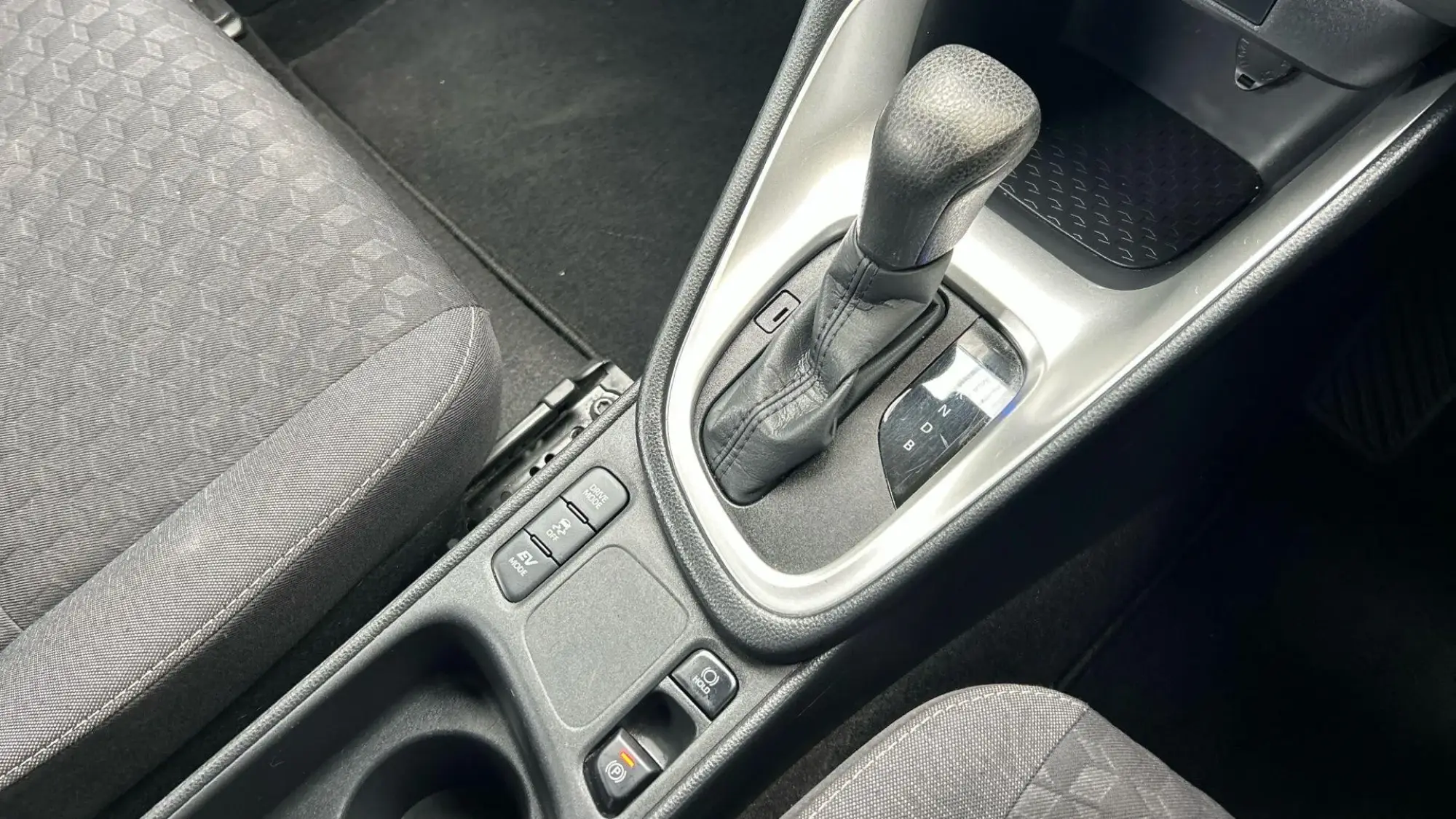 Toyota Yaris Hybrid Image 29