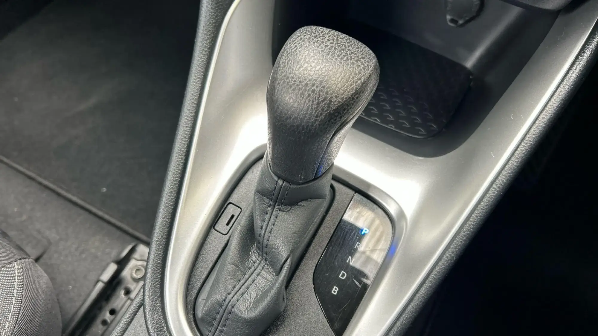 Toyota Yaris Hybrid Image 30