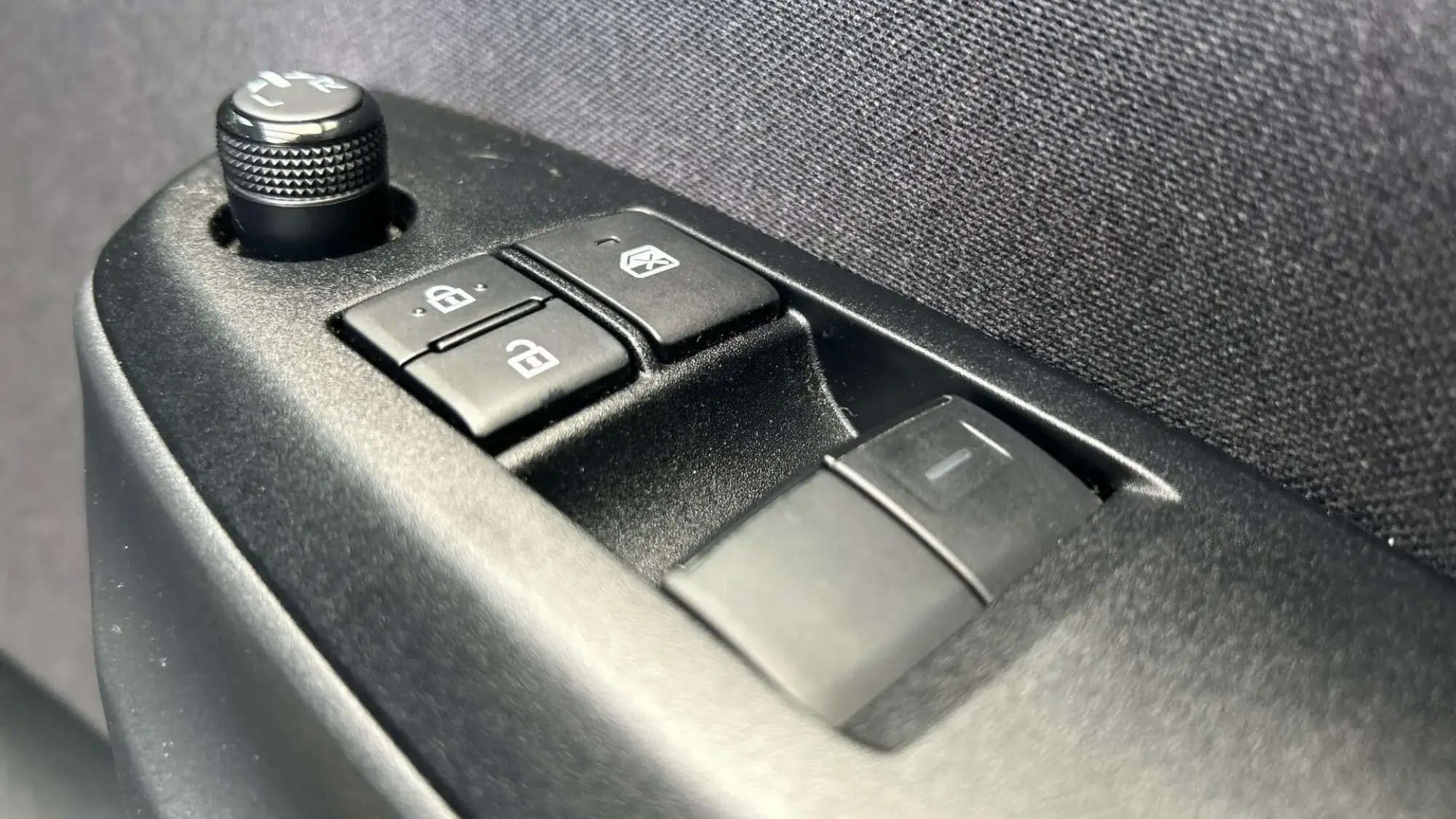 Toyota Yaris Hybrid Image 35