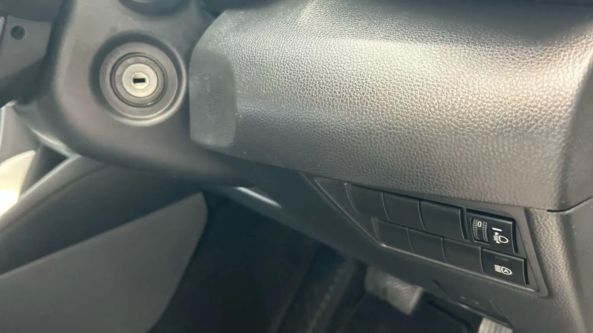 Toyota Yaris Hybrid Image 36