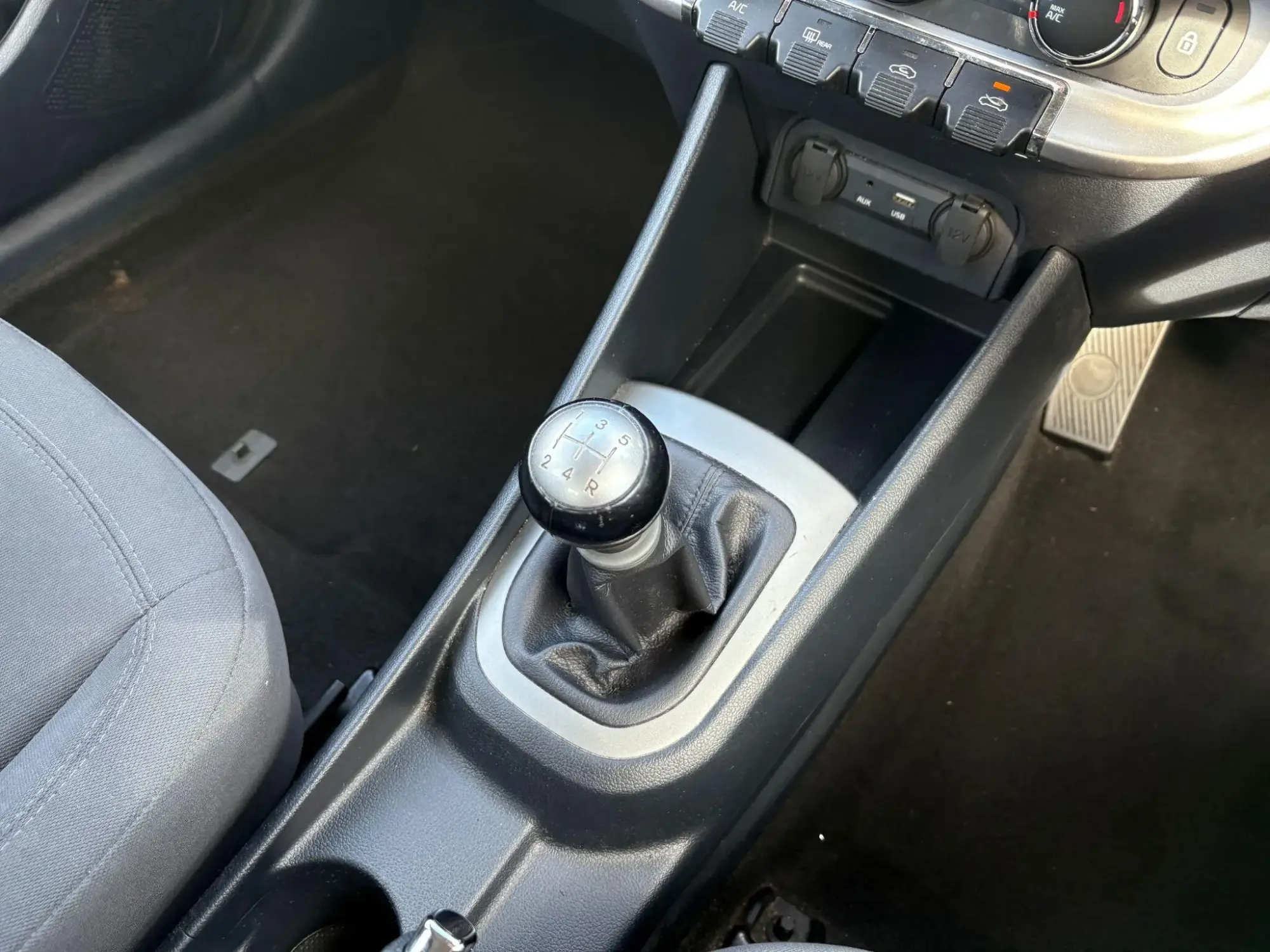 Kia Rio Image 12