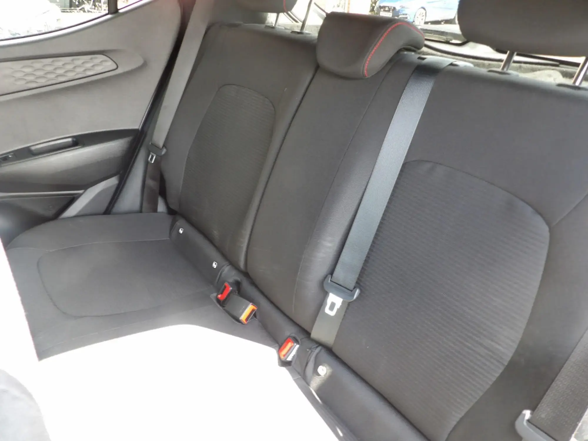 Hyundai i10 Image 12