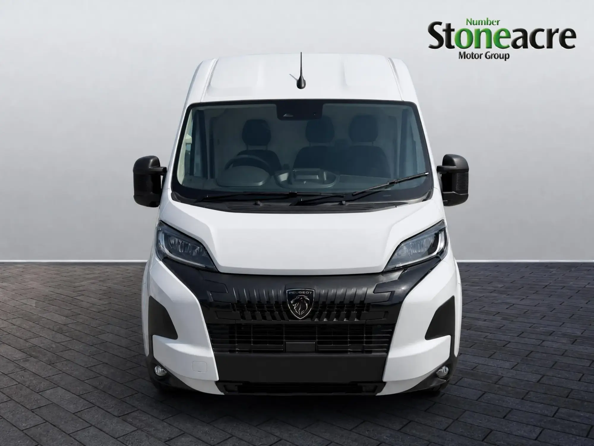 Peugeot Boxer 2.2 BlueHDi 3.5t Professional EAT8 L3 H2 Euro 6 (s/s) 5dr YE76EHK Image 2 Peugeot Boxer 2.2 BlueHDi 3.5t Professional EAT8 L3 H2 Euro 6 (s/s) 5dr YE76EHK Image 2