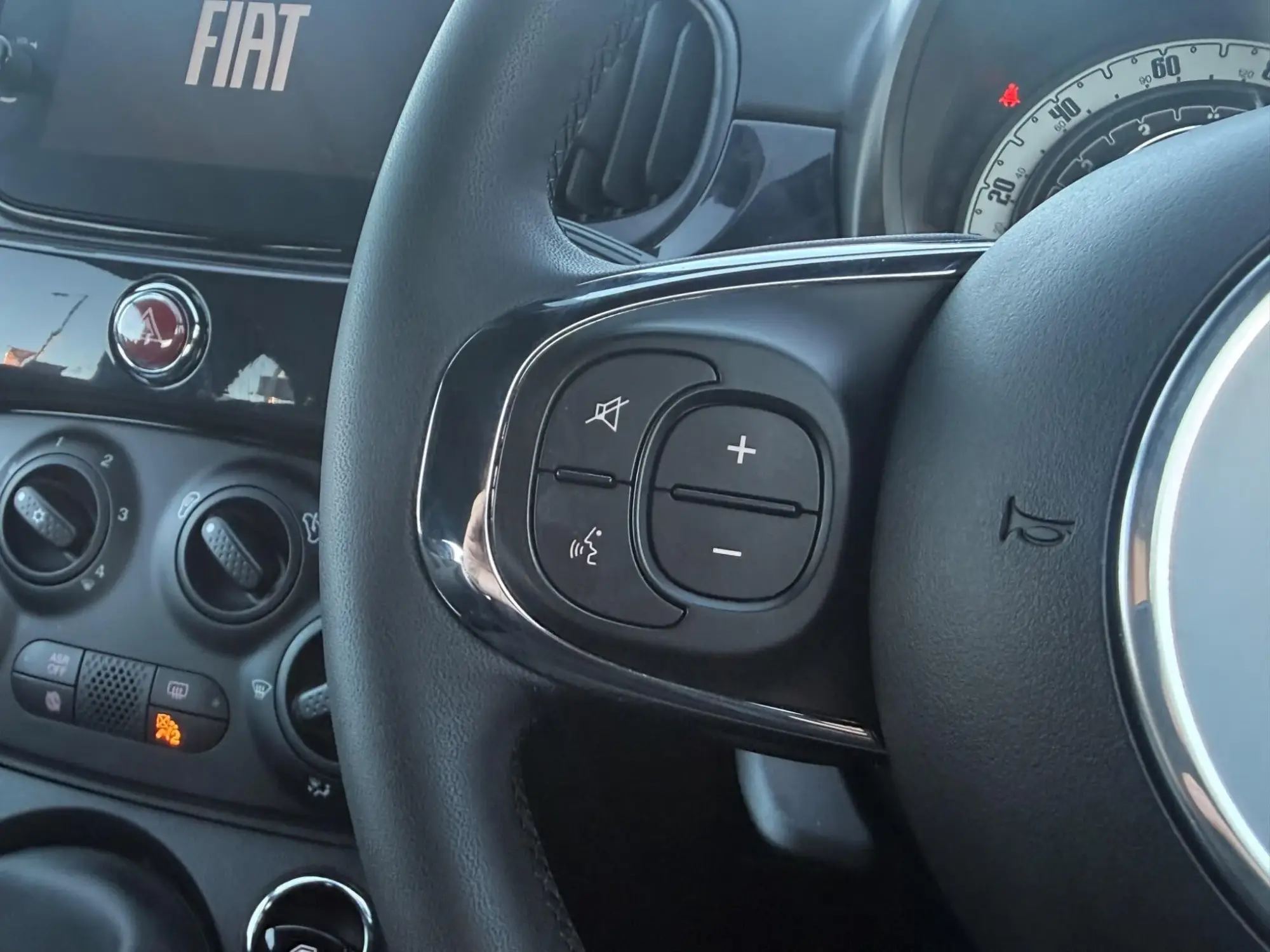 Fiat 500c Hybrid Image 17