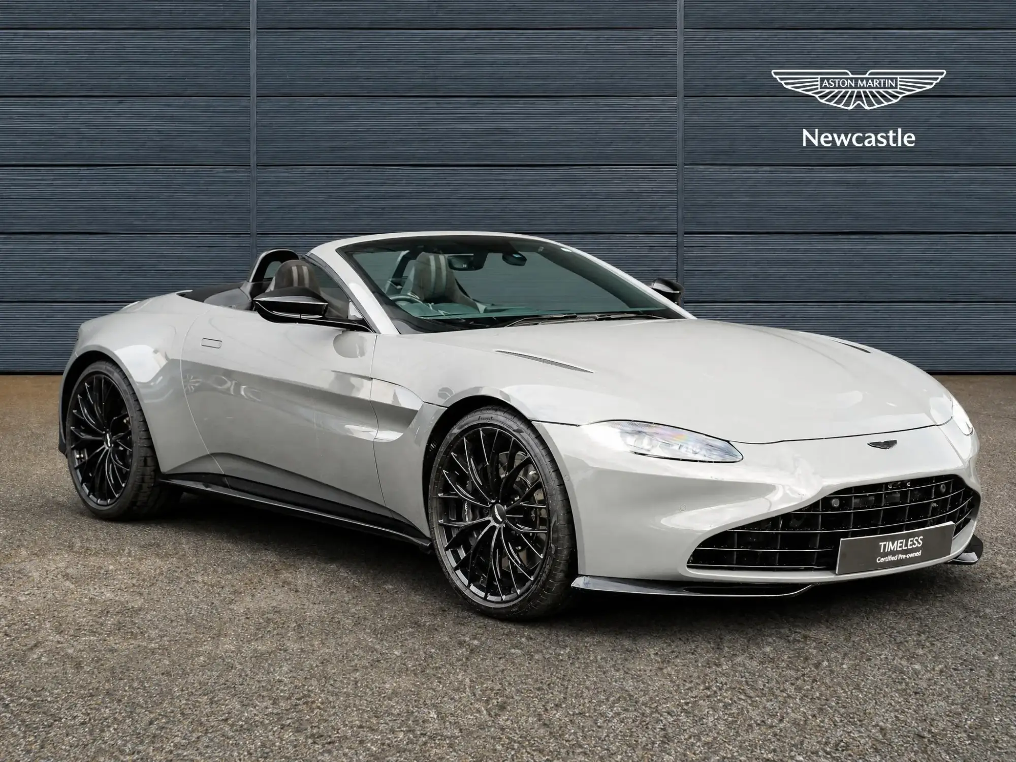 Aston Martin Vantage Roadster Image 1