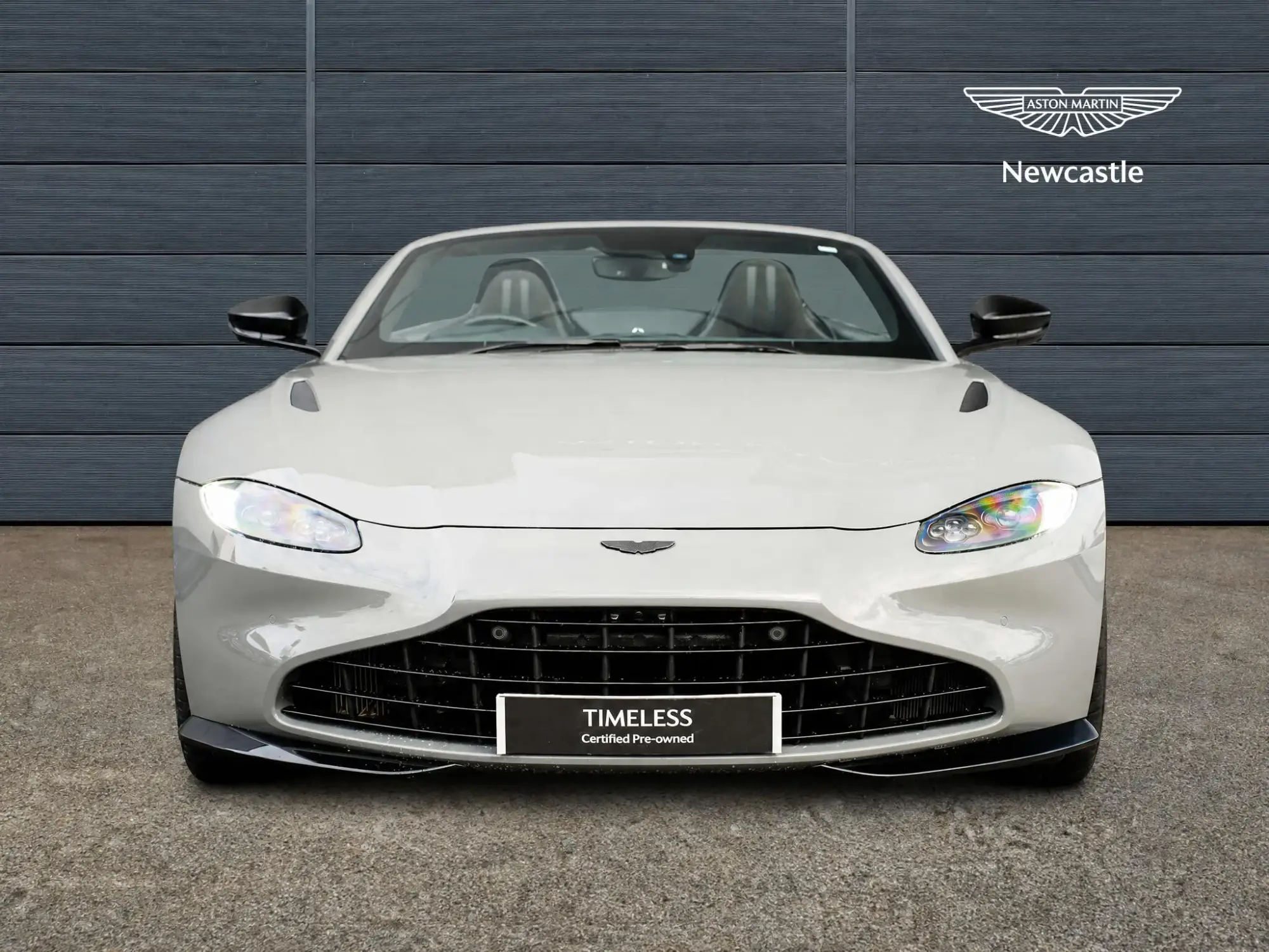 Aston Martin Vantage Roadster Image 2