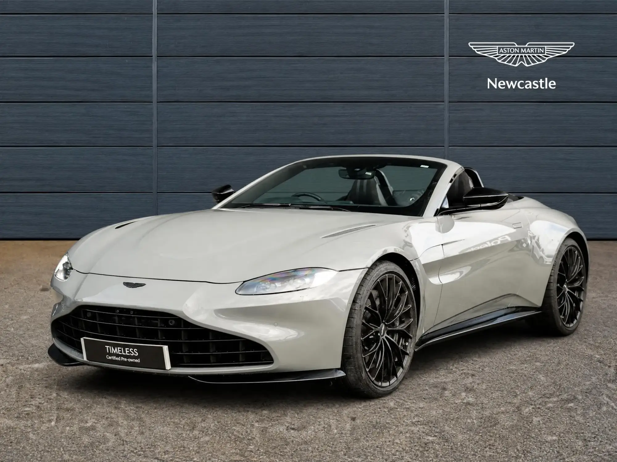 Aston Martin Vantage Roadster Image 3