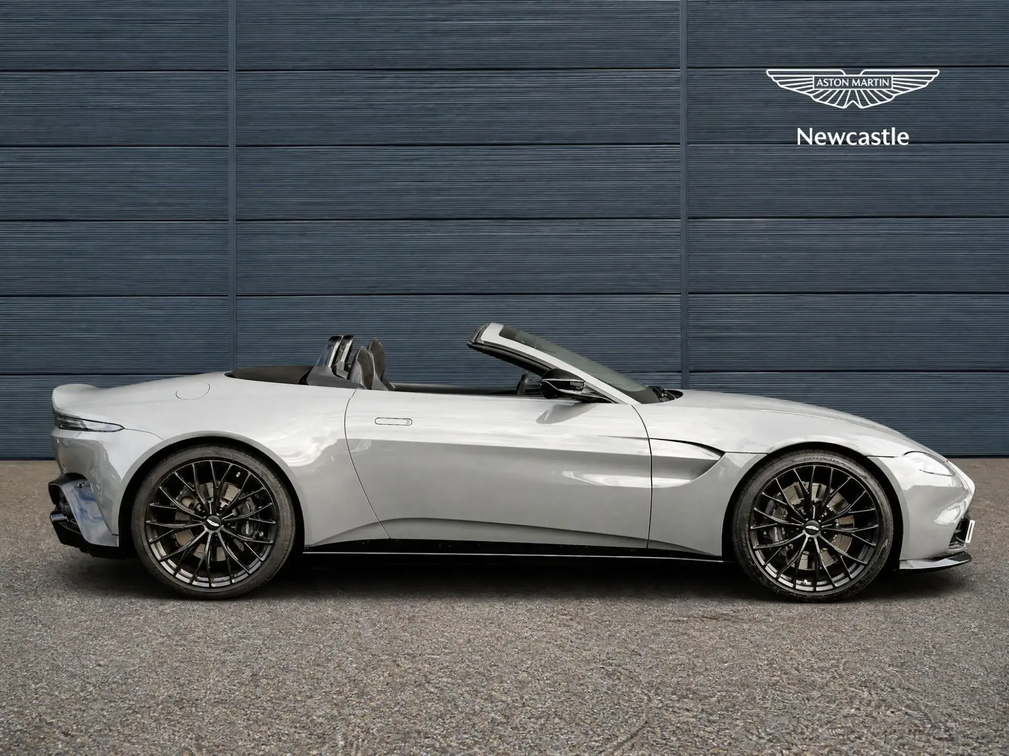 Aston Martin Vantage Roadster Image 4