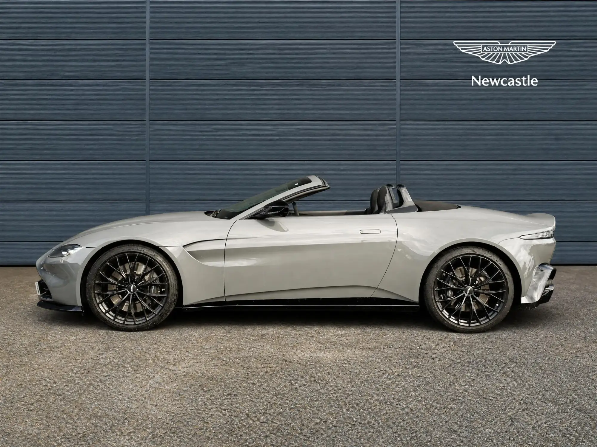 Aston Martin Vantage Roadster Image 5