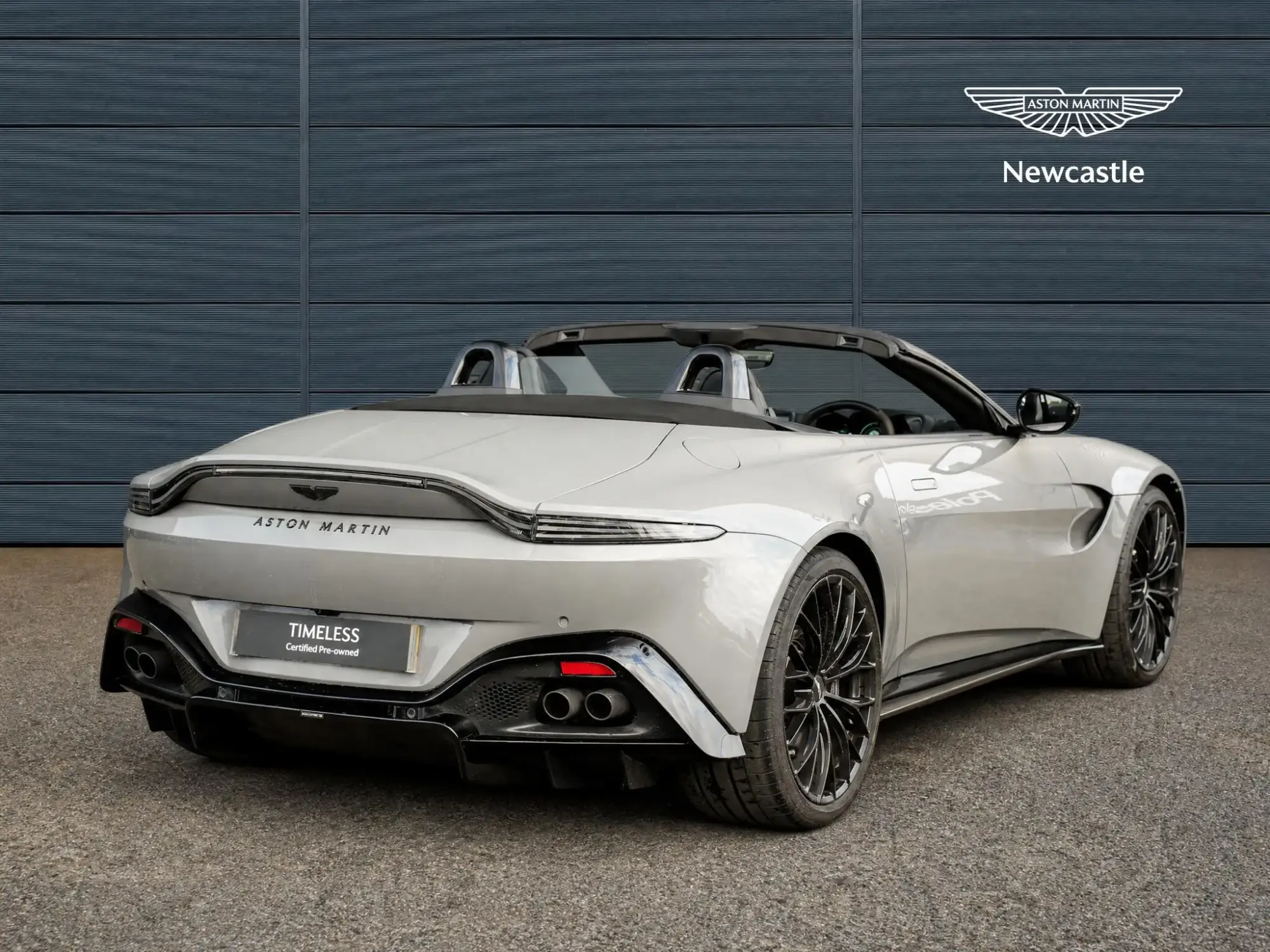Aston Martin Vantage Roadster Image 6