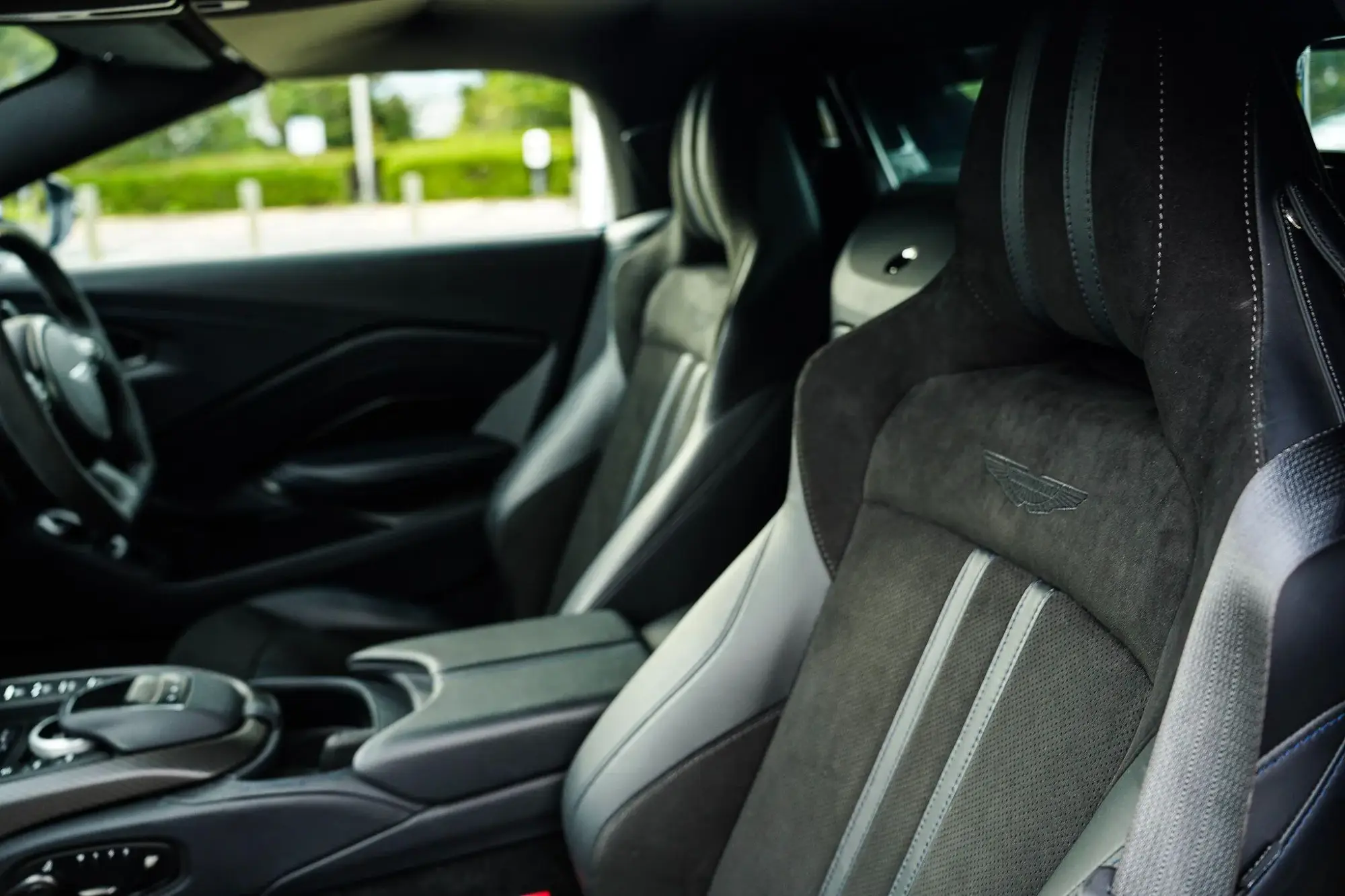 Aston Martin Vantage Roadster Image 10