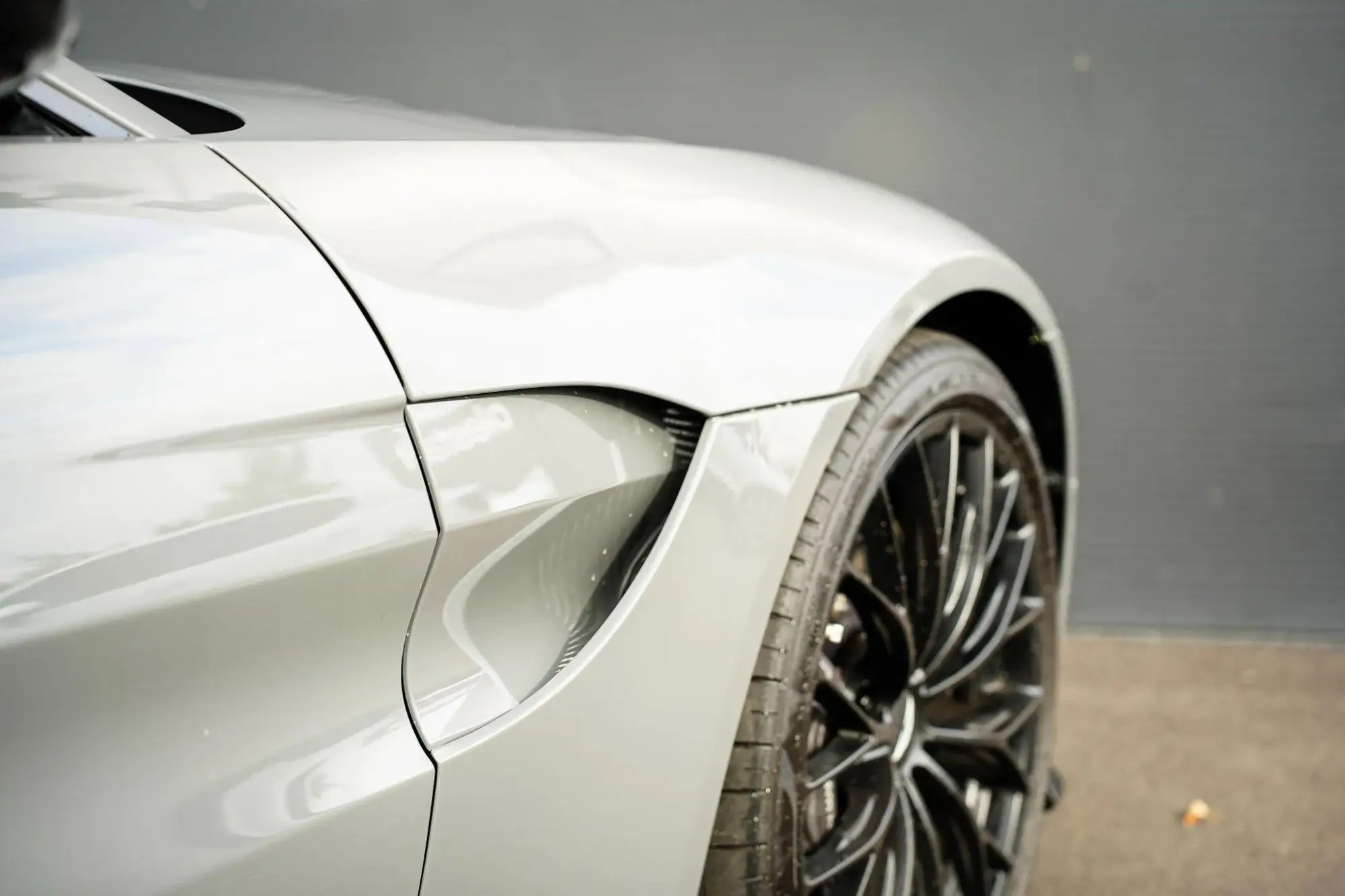 Aston Martin Vantage Roadster Image 22