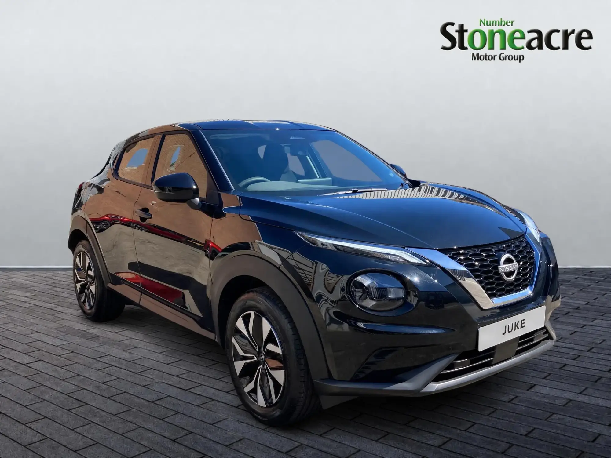 Nissan Juke 1.0 DIG-T Acenta Premium Euro 6 (s/s) 5dr YX76VGC Image 1
