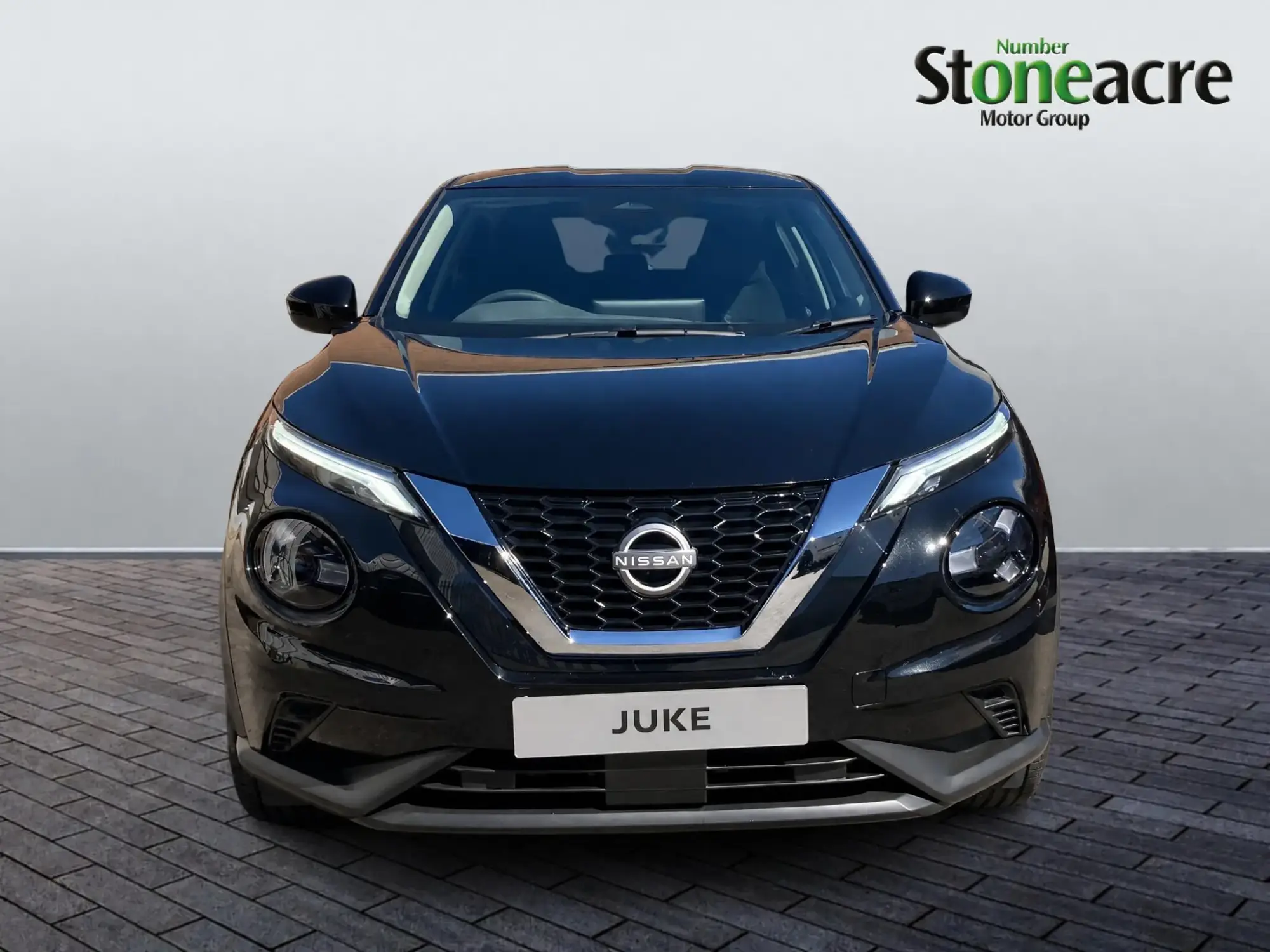 Nissan Juke 1.0 DIG-T Acenta Premium Euro 6 (s/s) 5dr YX76VGC Image 2