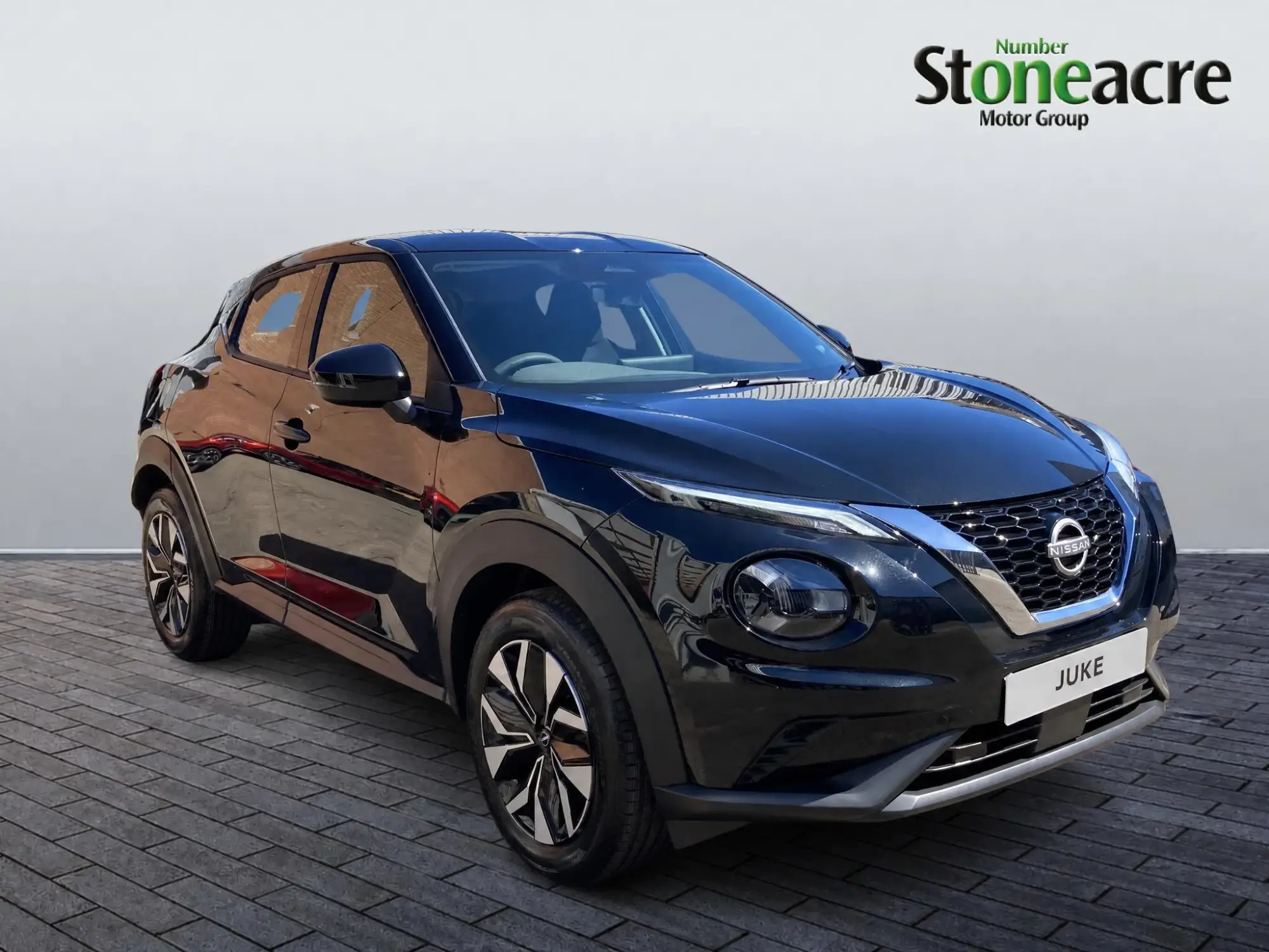 Nissan Juke 1.0 DIG-T Acenta Premium Euro 6 (s/s) 5dr YX76VKM Image 1