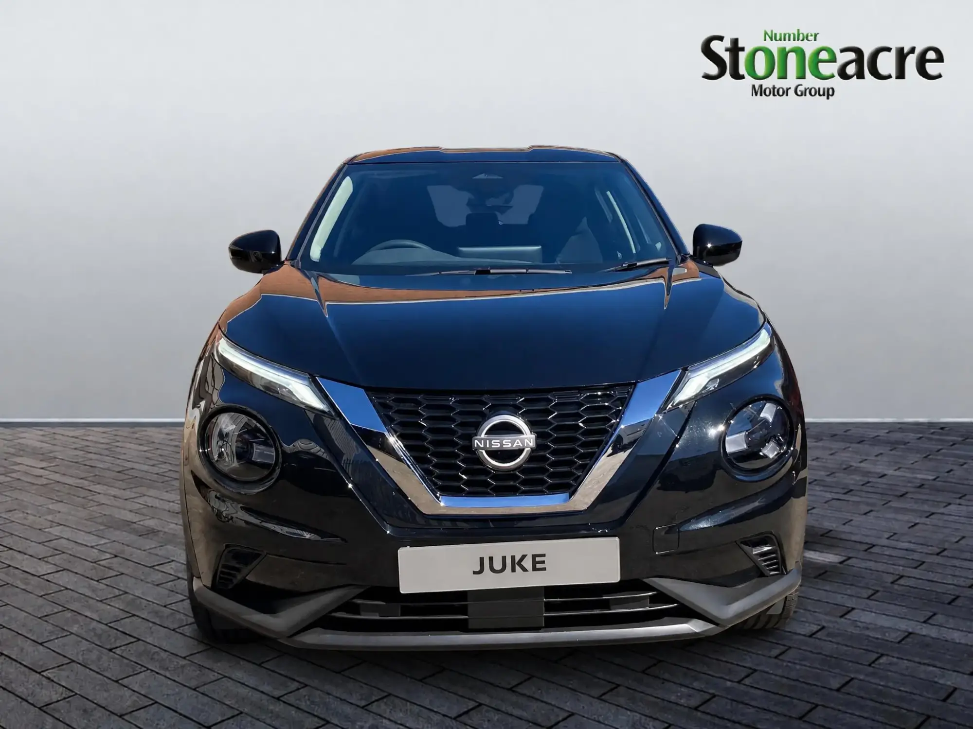 Nissan Juke 1.0 DIG-T Acenta Premium Euro 6 (s/s) 5dr YX76VKM Image 2