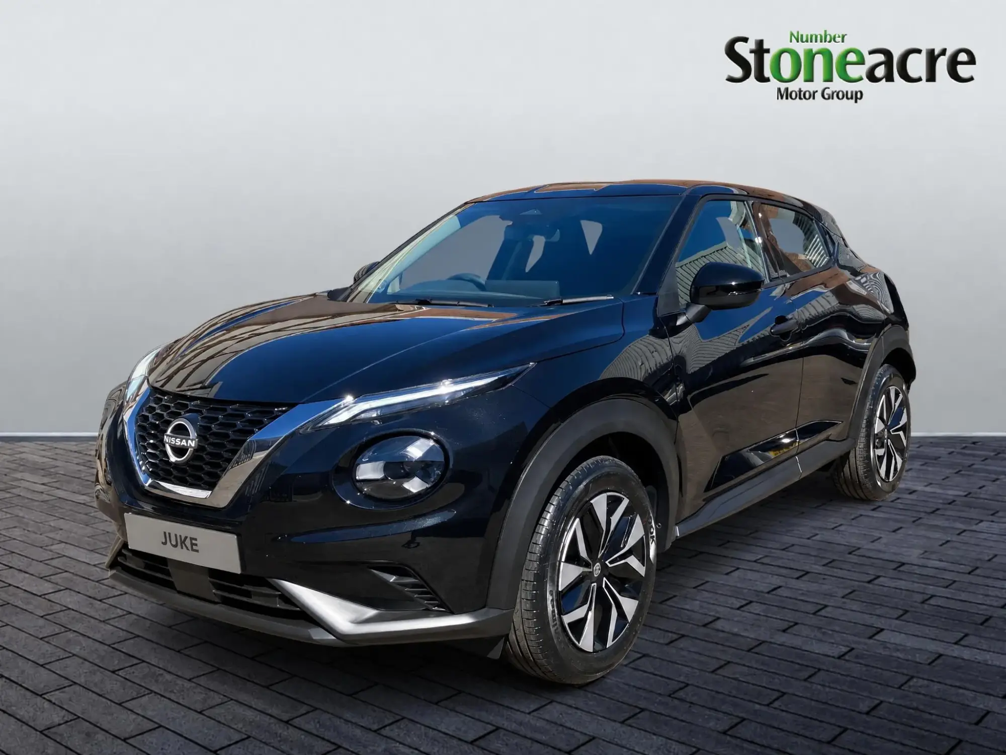 Nissan Juke 1.0 DIG-T Acenta Premium Euro 6 (s/s) 5dr YX76VKM Image 3