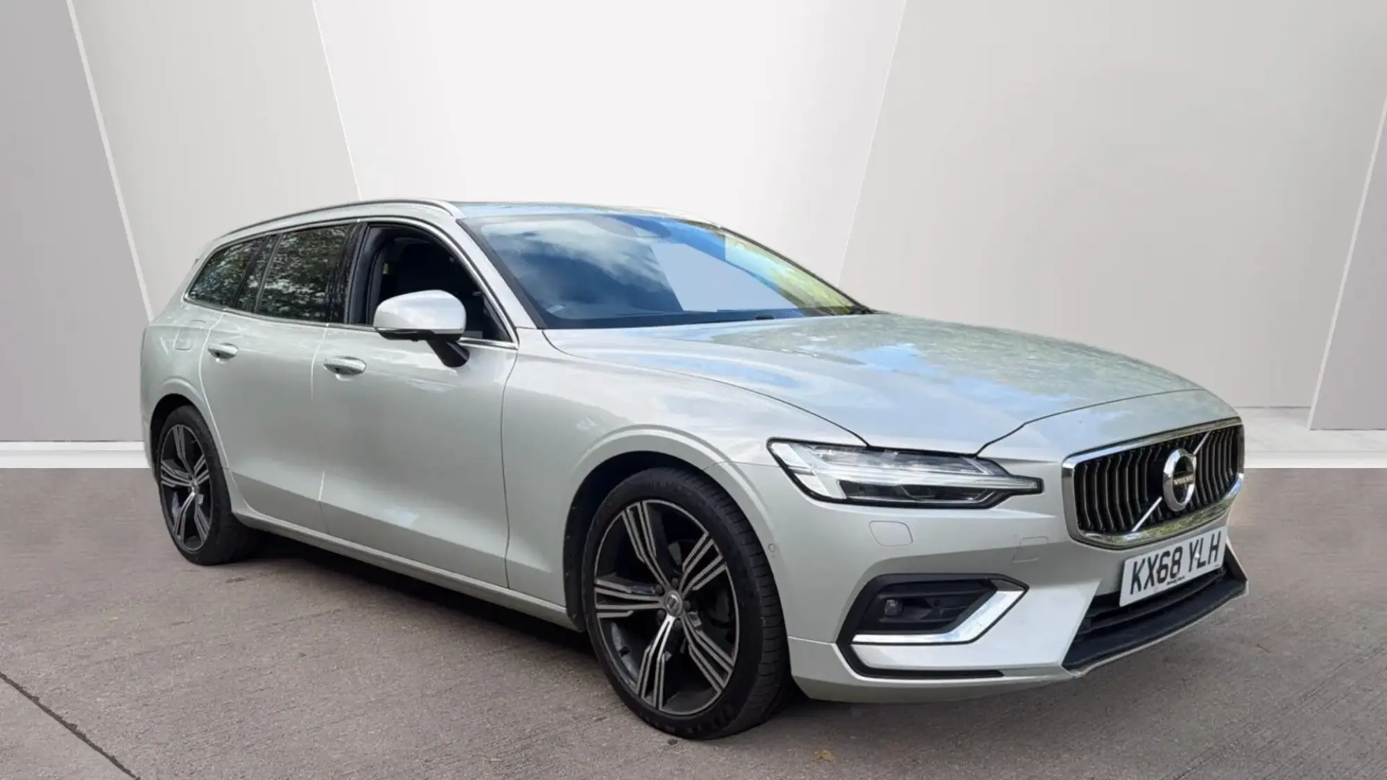 Volvo V60 2.0 D4 Inscription Pro Auto Euro 6 (s/s) 5dr KX68YLH Image 1 Volvo V60 2.0 D4 Inscription Pro Auto Euro 6 (s/s) 5dr KX68YLH Image 1