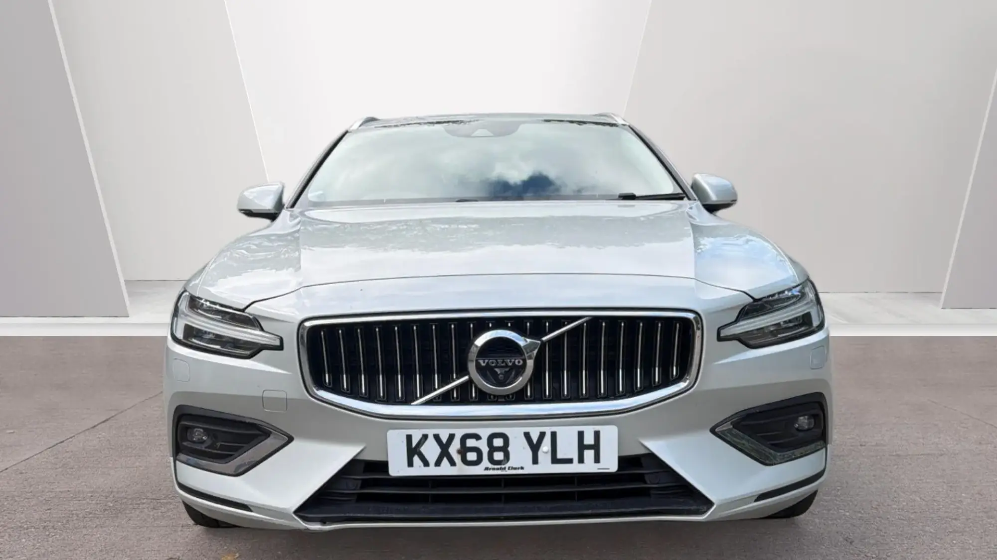 Volvo V60 2.0 D4 Inscription Pro Auto Euro 6 (s/s) 5dr KX68YLH Image 2 Volvo V60 2.0 D4 Inscription Pro Auto Euro 6 (s/s) 5dr KX68YLH Image 2