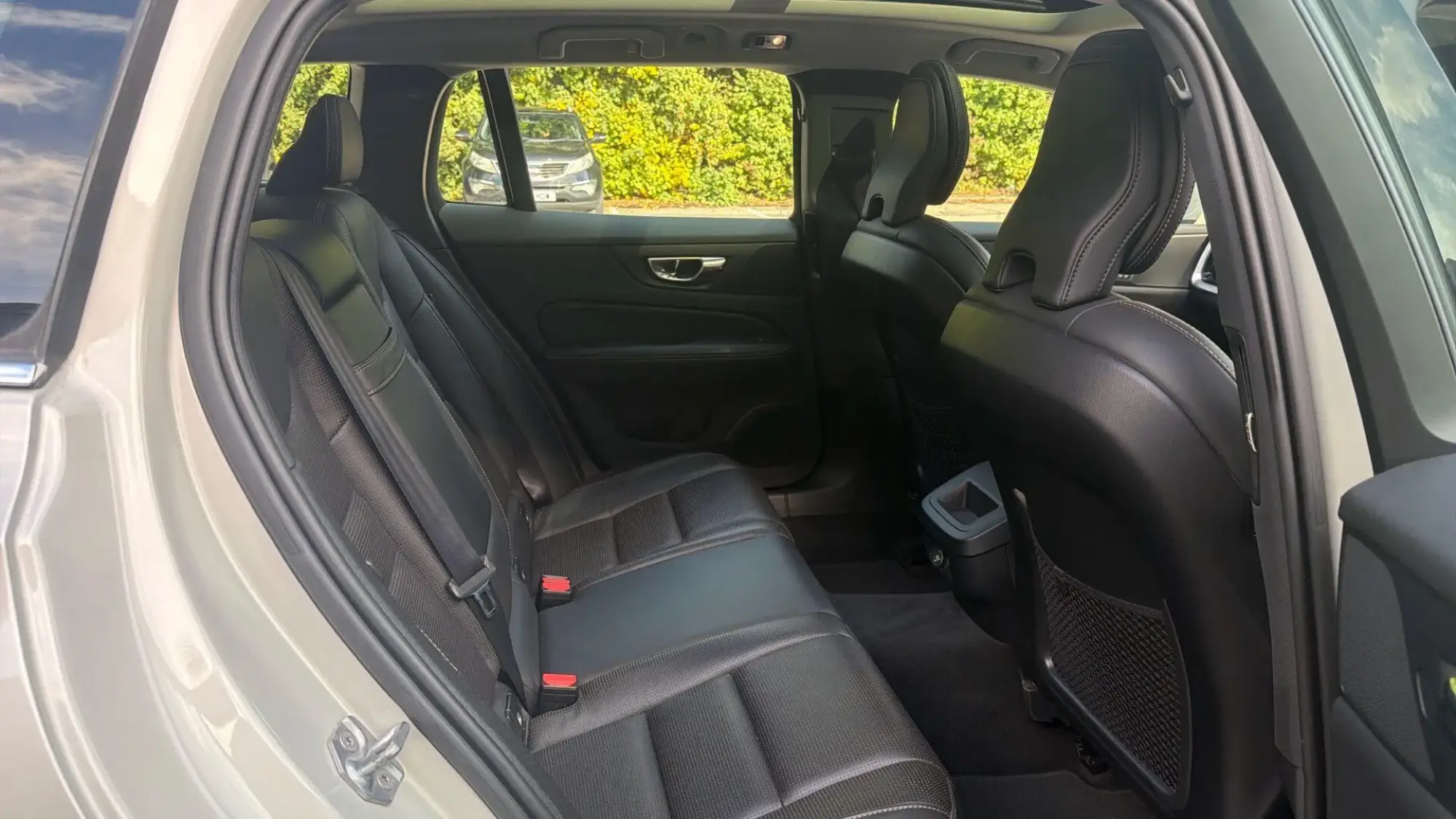 Volvo V60 Image 12