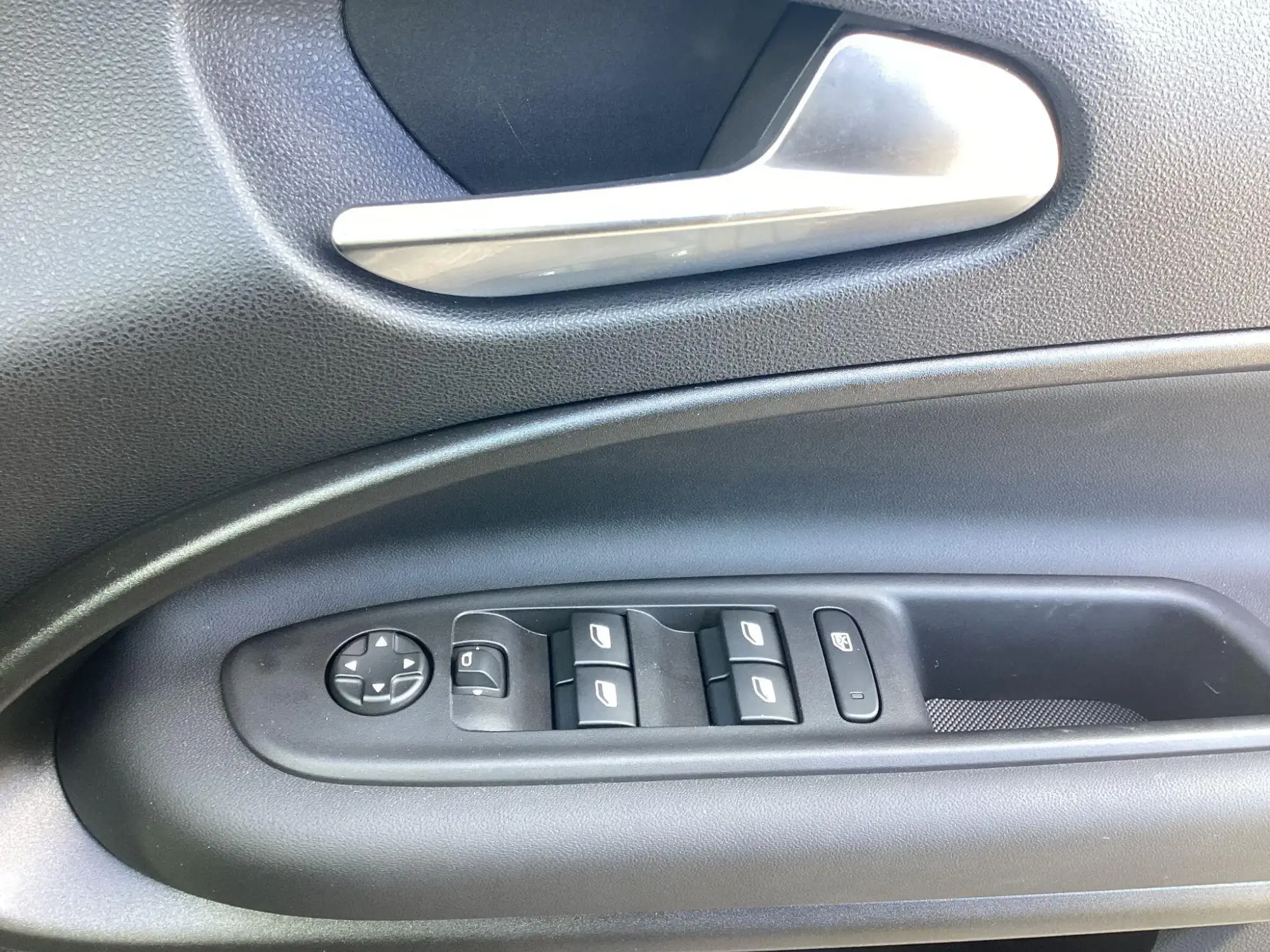 Jeep Avenger Image 25